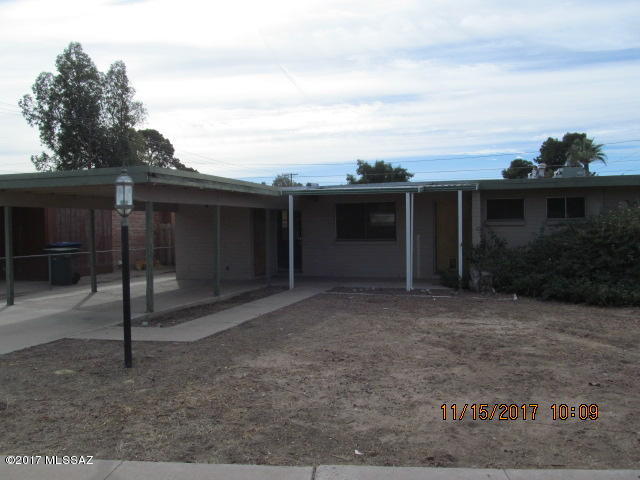 Wow! Nice home with open living areas and smart floor plan. Super convenient location. Priced for value. Seller never resided at subject and has no information on conditions. No SPDS, no CLUE, special addenda required after offer acceptance. Offered as is. Seller will not establish electric service. All offerors to submit attached document along with LBP when presenting purchase contract. Title to be seller's choice. Employees and family members residing with employees of JPMorgan Chase Bank, N.A, its affiliates or subsidiaries are strictly prohibited from directly or indirectly purchasing any property owned by JPMorgan Chase Bank, N.A.