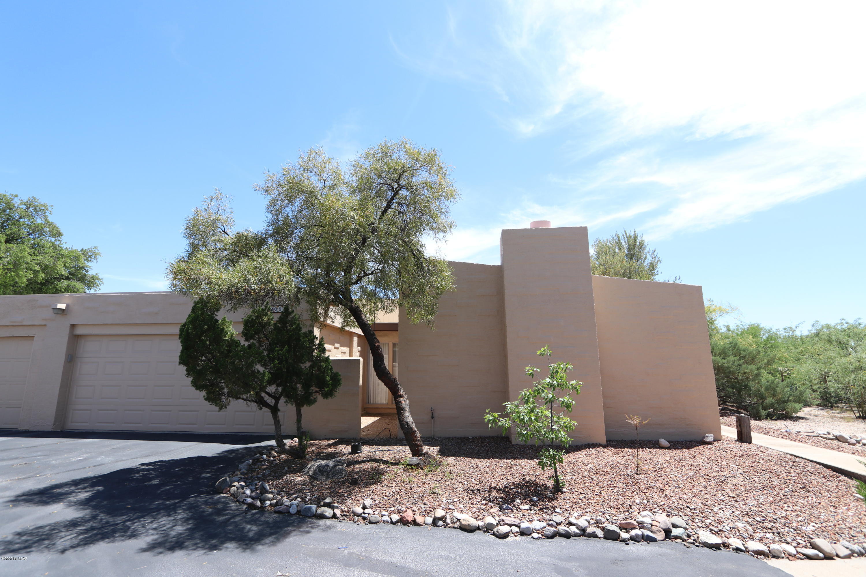 Desirable Northeast townhome!