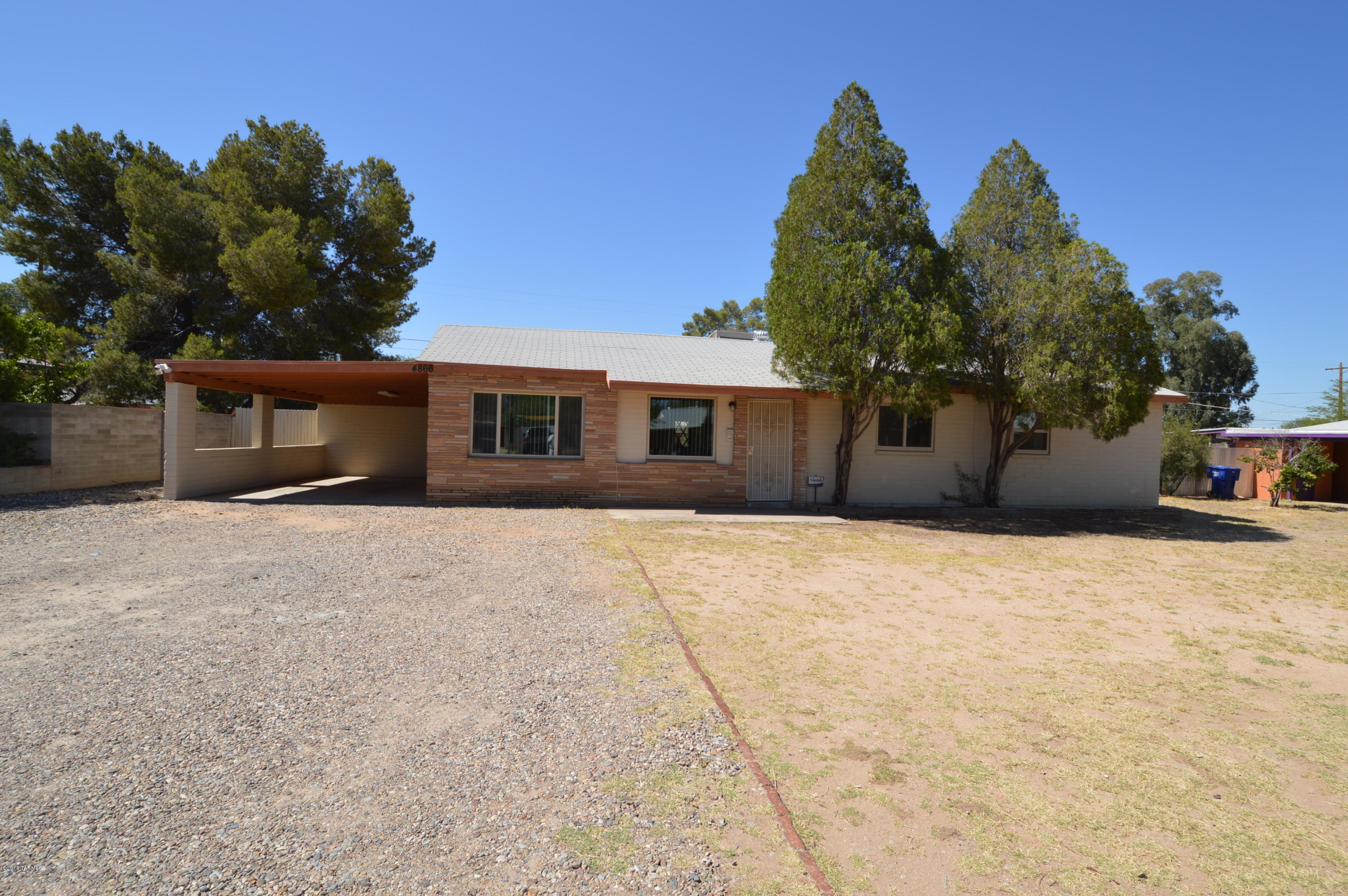 Gorgeous 4BR home in midtown! Large bedrooms for plenty of personal space! Spacious living room! Large backyard with POOL! Don't miss out on this awesome deal! CALL for your appointment TODAY!