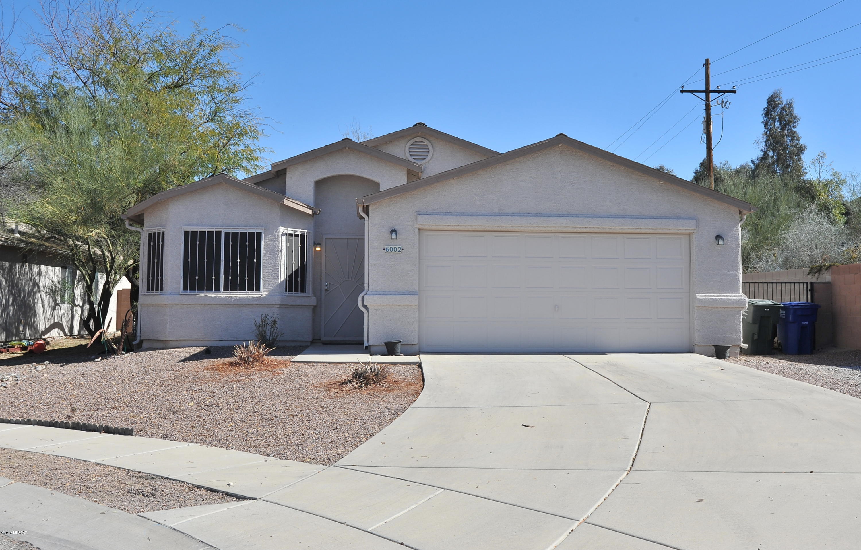 Adorable 3 bed + den, 2 bath home in the NW located within The Crossings at River Bend neighborhood. Nestled at the end of a cul-du-sac that sits on premium lot that borders to common area. Meticulously maintained, home has 2 car garage & features vaulted ceiling, fresh paint, ALL NEW carpet, ceramic tile, A/C, roof & no popcorn! Spacious split bedroom plan opens into separate living rm w/ bay windows & adjoining den. Kitchen features all black appliances, double door pantry closet, island overlooking breakfast nook & family rm. Master includes en-suite bath w/ extended vanity, garden tub, walk-in shower & walk-in closet. Entertain guests under the covered patio in the huge backyard w/ dog run on side of house. Conveniently located to nearby shopping, dining, parks & Rialto River bike path