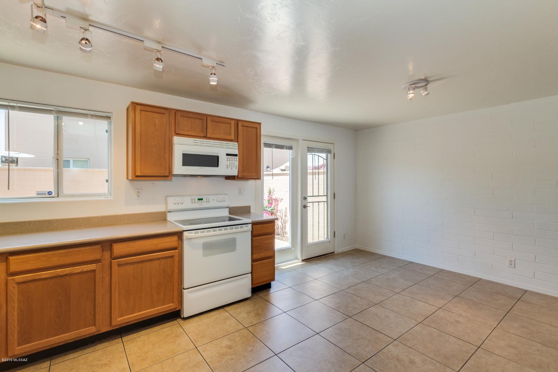 Villa Venice Condos - Residential