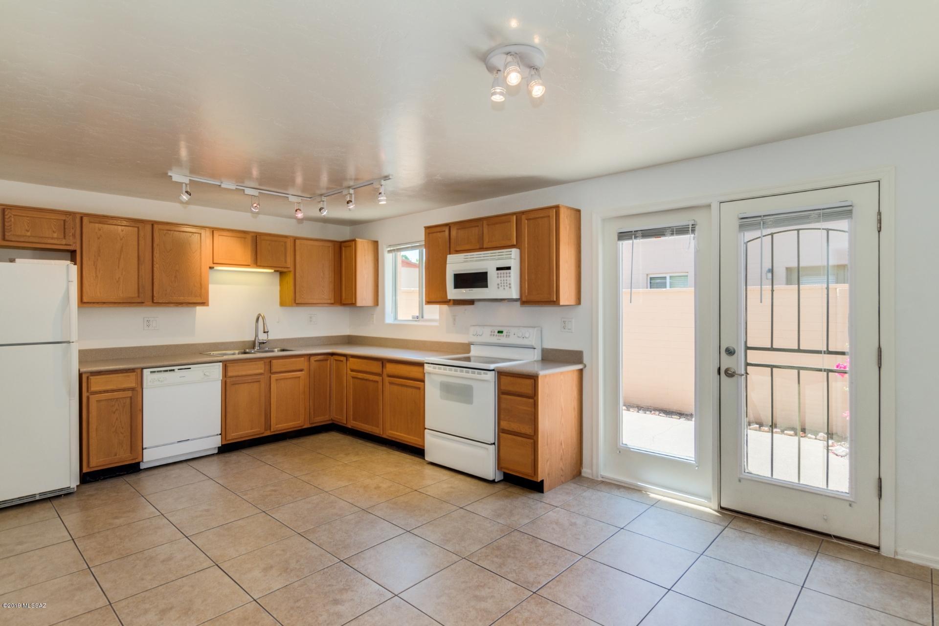 Villa Venice Condos - Residential