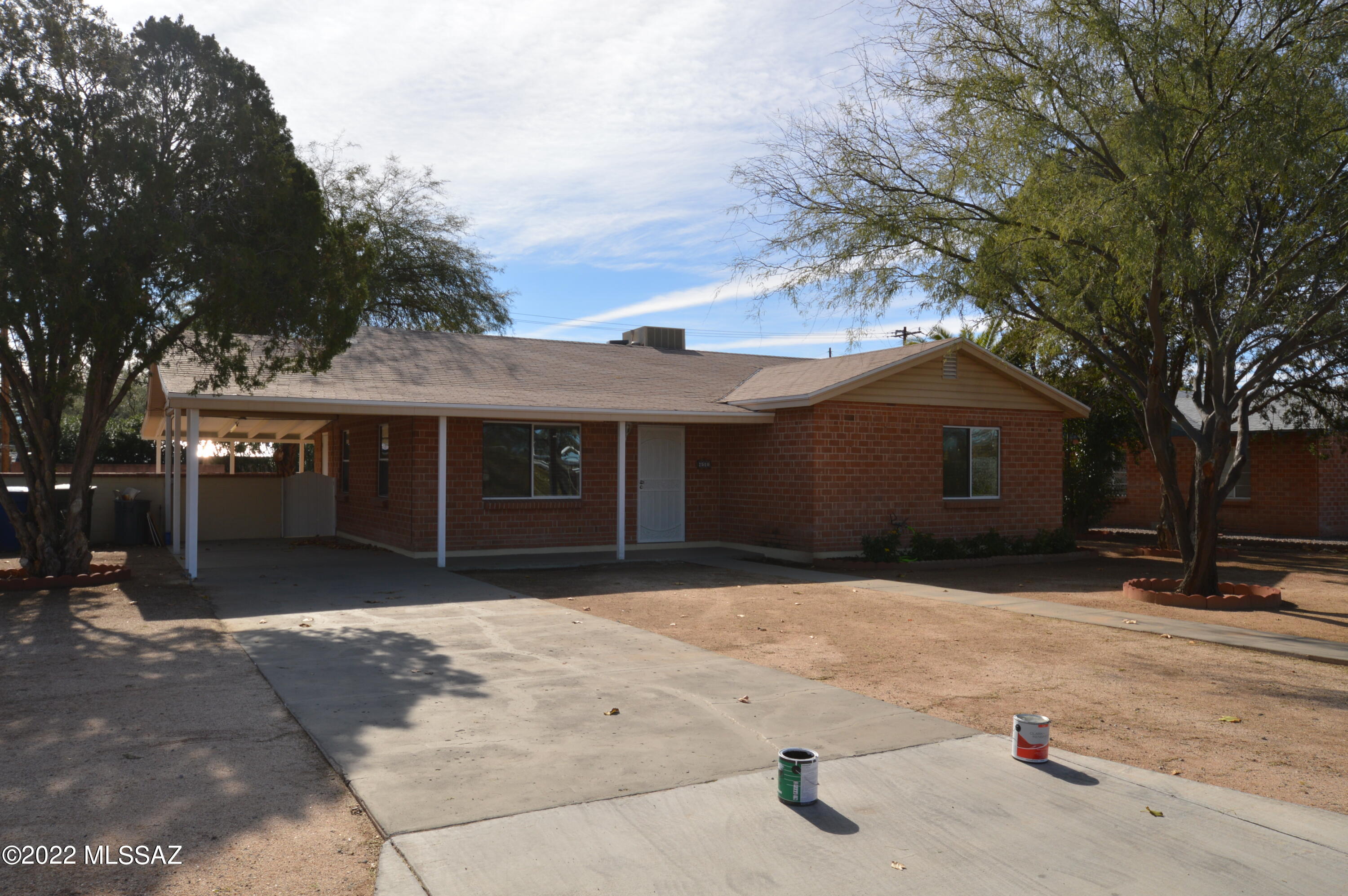 Fabulously updated 3 bedroom home in Central Tucson! New kitchen and bath! Spacious rooms! Tile throughout! Brand new Gas Pac for maximum comfort in the heat or the cold! Spacious backyard with covered patio perfect for entertaining or simply enjoying a pleasant stay outside! Don't miss out on this wonderful home! Call TODAY!