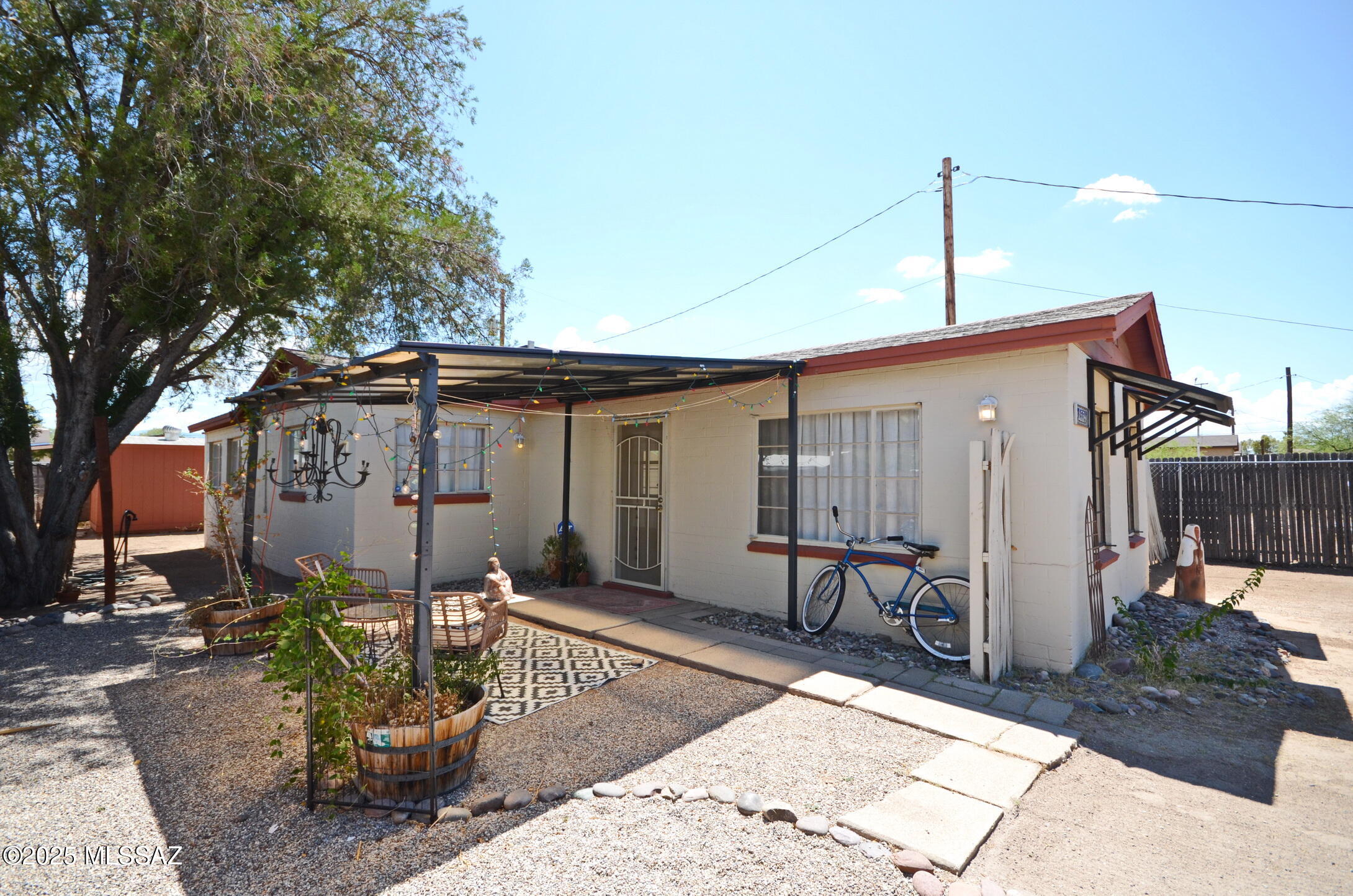 ''A Tucson original with plenty of charm! This central home sits on a spacious lot and the updated kitchen features granite countertops, stainless steel appliances, and classic mid-century built-ins. Tongue-and-groove ceilings and updated bathrooms add both comfort and style, making this a wonderful starter home in a convenient location close to everything Tucson has to offer.'' CUTE,CUTE,CUTE property PLUS 1 year basic  Home Warranty Included!