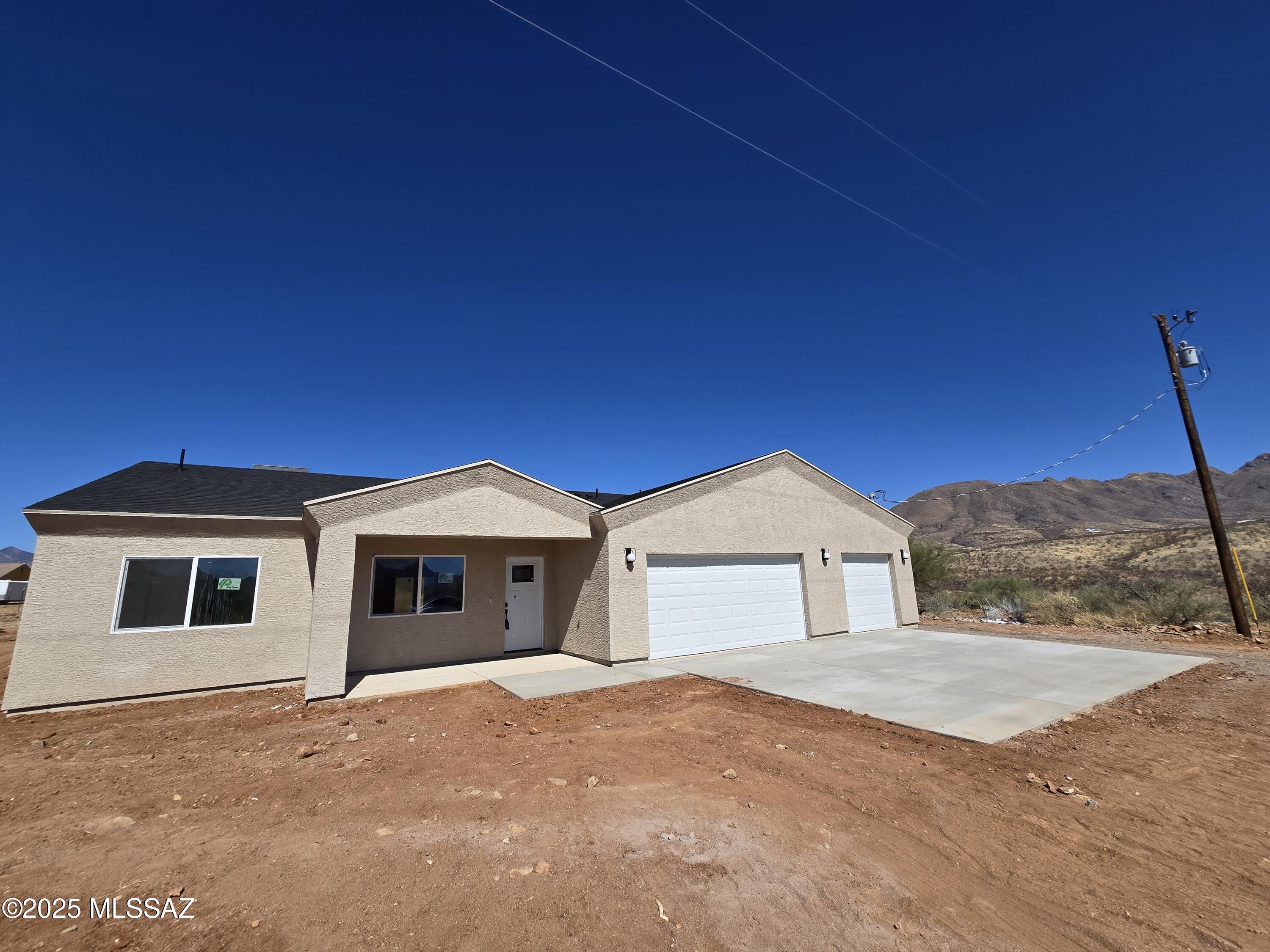Beautiful 3-Bedroom, 2-Bath Home on a Spacious 0.45-Acre Flat Lot with 3-Car Garage. 

Experience comfort and convenience in this well-maintained home featuring three generous bedrooms, two full bathrooms, and a versatile three-car garage. Situated on a level 0.45-acre lot. Ideal for families, hobbyists, or anyone looking for room to spread out, this property combines practicality with potential.