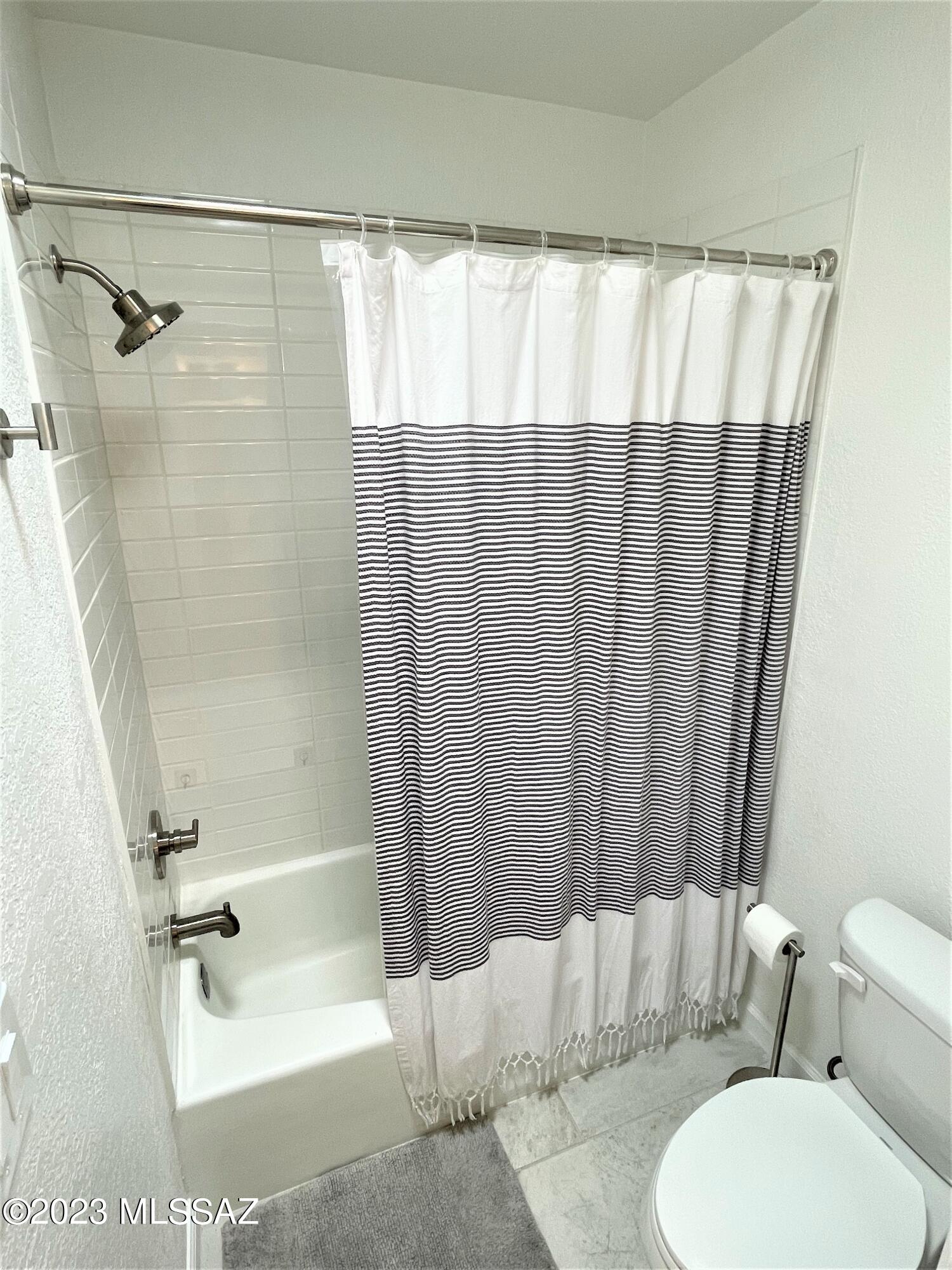 Sabino Vista NO. 3 (1-28) - Residential Lease