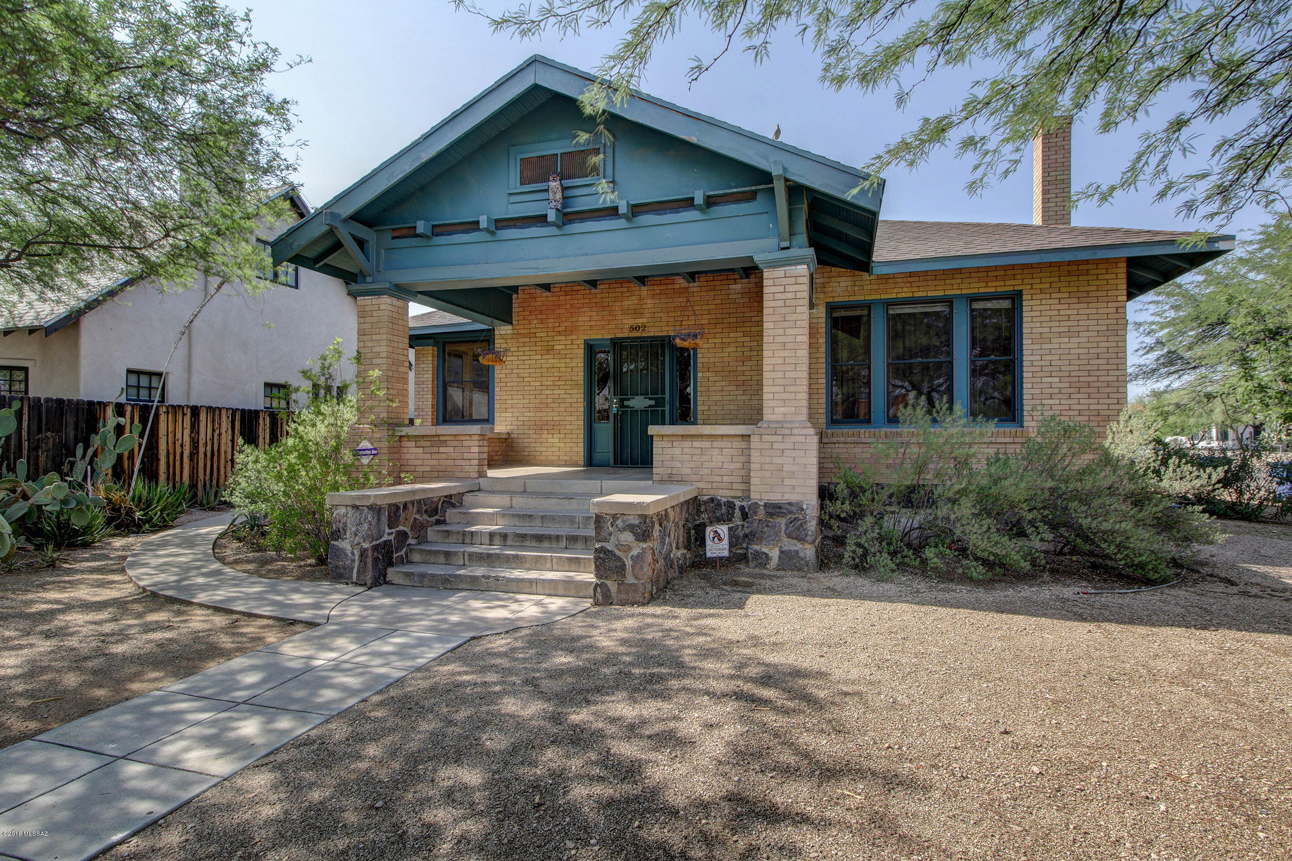 Please call Rob Alvarez at 520-661-8657 to schedule a showing! 

Cozy 3bedroom/2bath Hardwood floors throughout, tons of natural light, spacious living area, close to downtown and UofA. 

water/trash/sewers included, shared Laundry, street Parking.