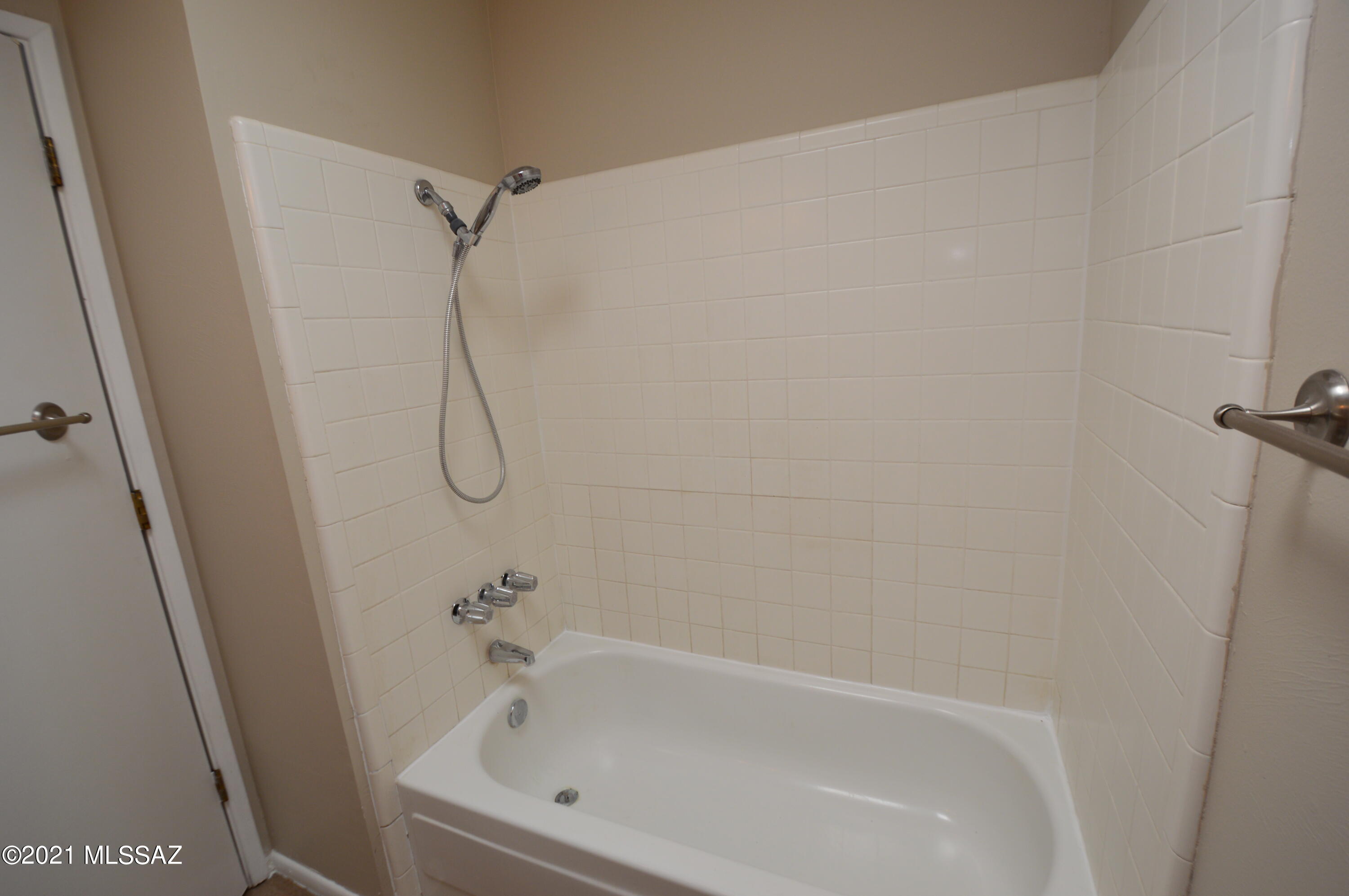 Broadway East (254-390) - Residential