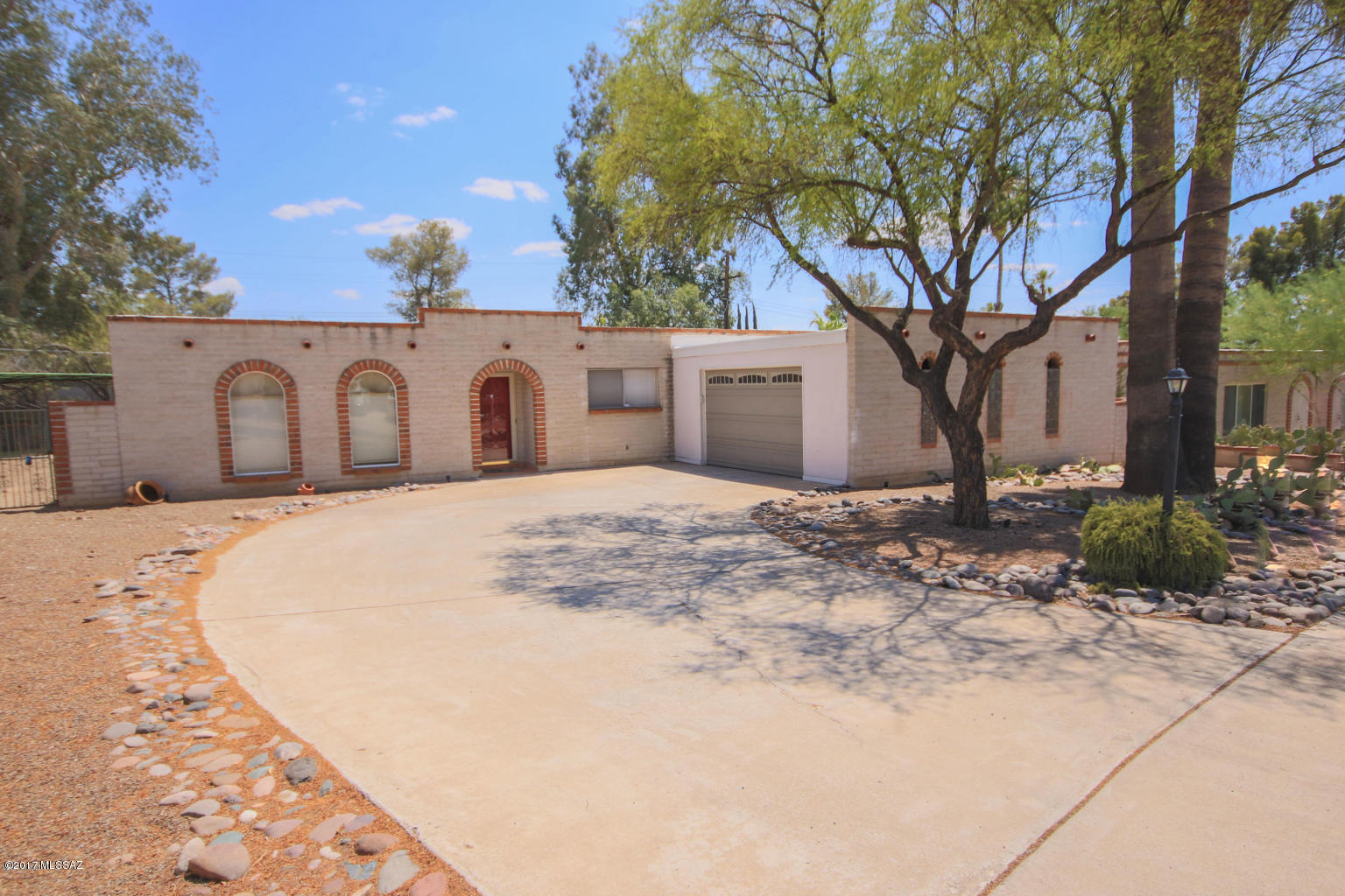 Very nice, spacious 3 bedroom/ 2 bath home with large laundry room , with lots of storage, which can be used as a craft room. Home has ample closet space, tile and carpet throughout, large back patio with storage shed, and outdoor kitchen/ramada are as well! Clean, with bright, neutral colors.