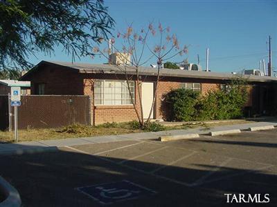 Spacious end unit of triplex with off street parking and fenced yard. Wire cut brick construction, open floor plan. Gas heat and H/W, evap cooled. Nice, convenient location at an affordable price! Close to bus lines, schools and shopping, and just 3 miles from U of A!
