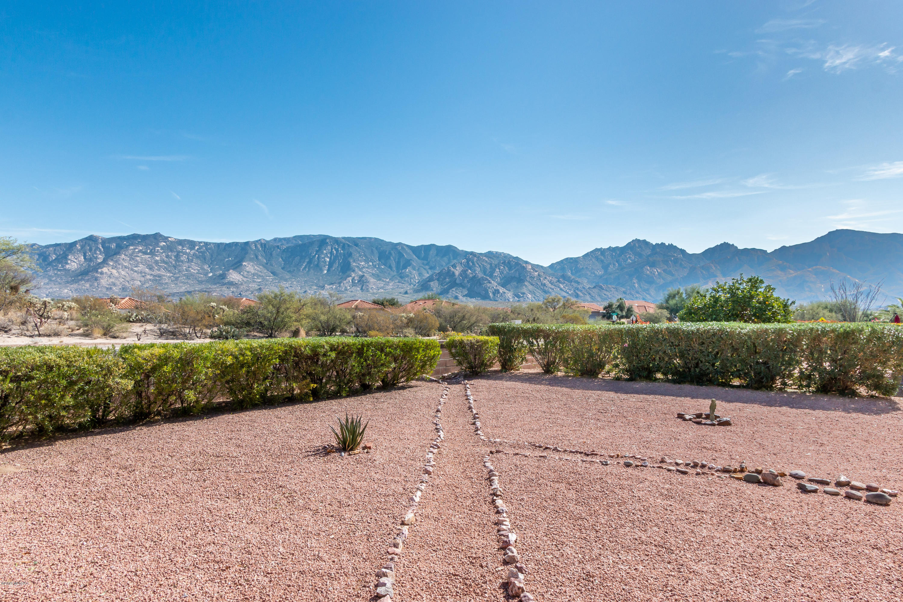 Popular Montara floor plan with fantastic mountain views. Original owner, needs some TLC, priced to sell with new roof in 2018 & newer HVAC system 2012! Split bedrooms, fully enclosed backyard. Walk in shower in master, garage with storage cabinets, washer & dryer in garage, all appliances stay.