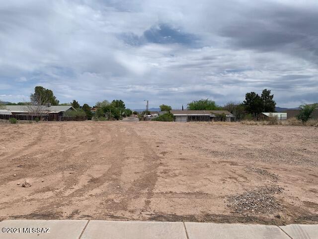 Great location, lot ready to build. Close to shopping, schools and medical services. Nice residential area, sidewalks and under ground electric.