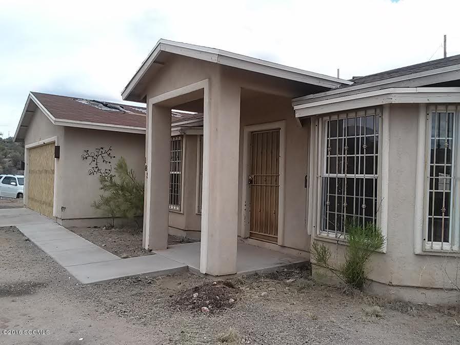 3 bedroom 2 bath fixer upper. Property needs a lot of work but good bones. Show your investors today!