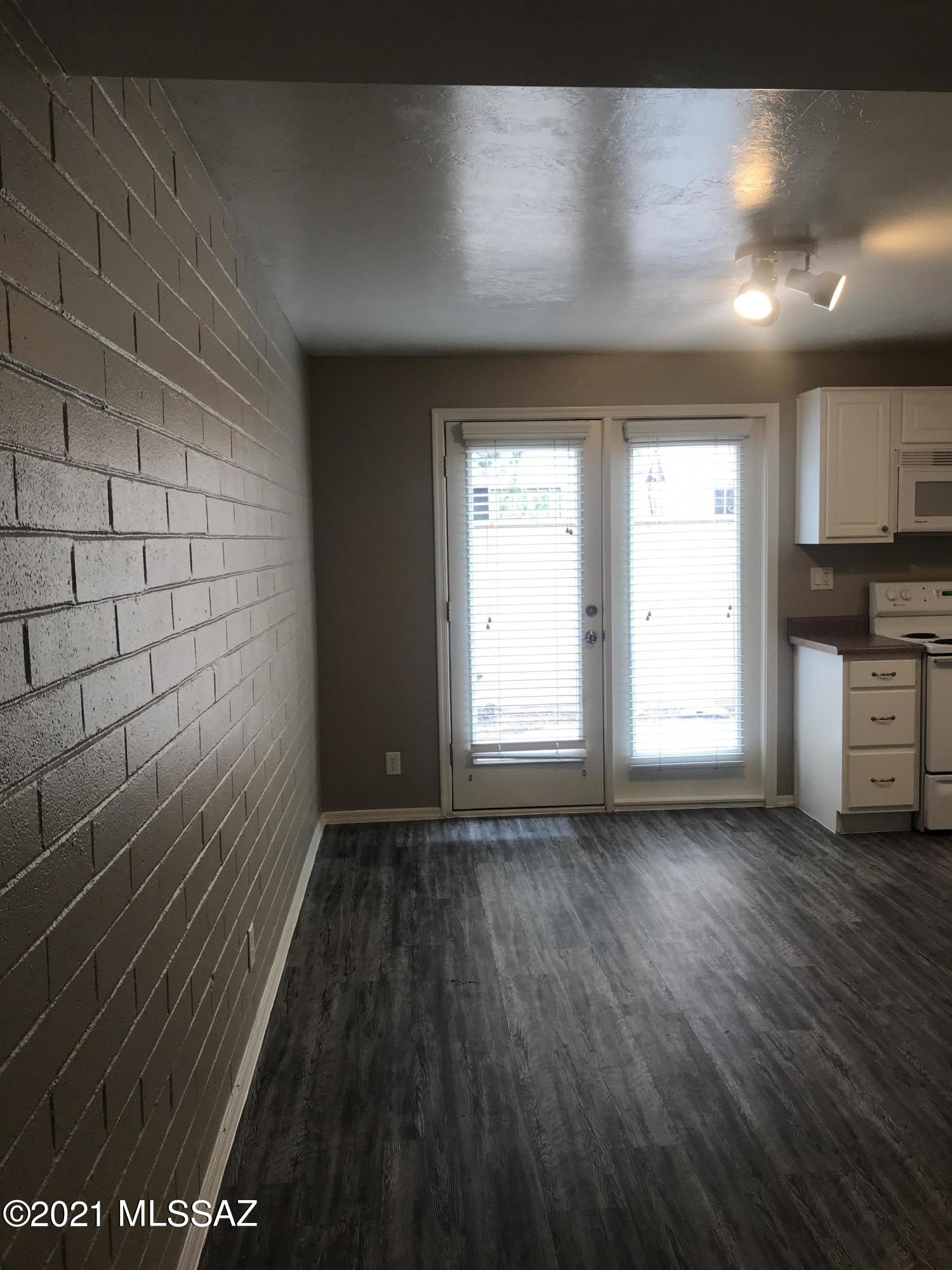 Villa Venice Condos - Residential