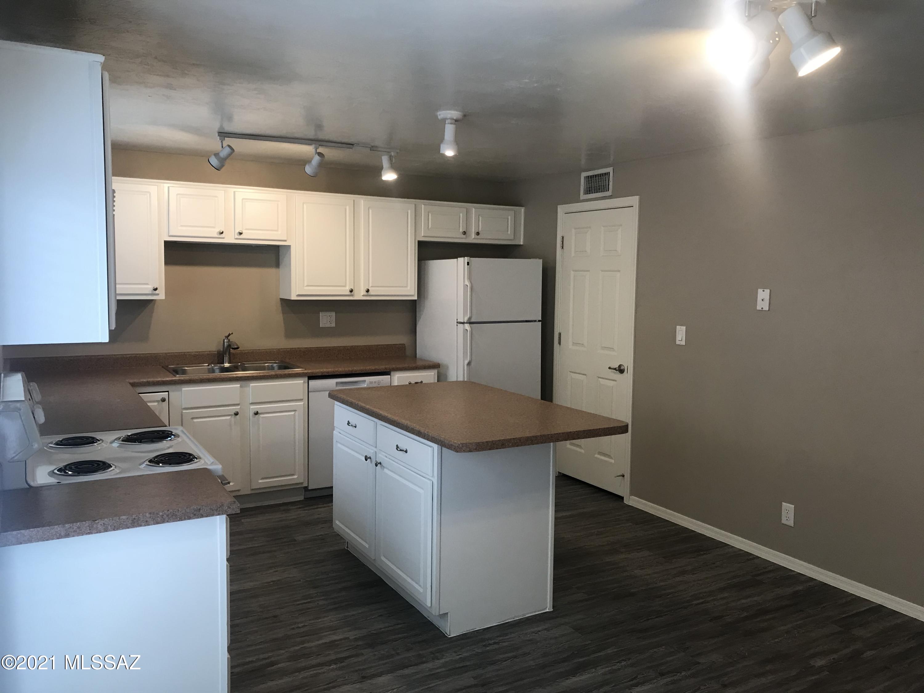 Villa Venice Condos - Residential