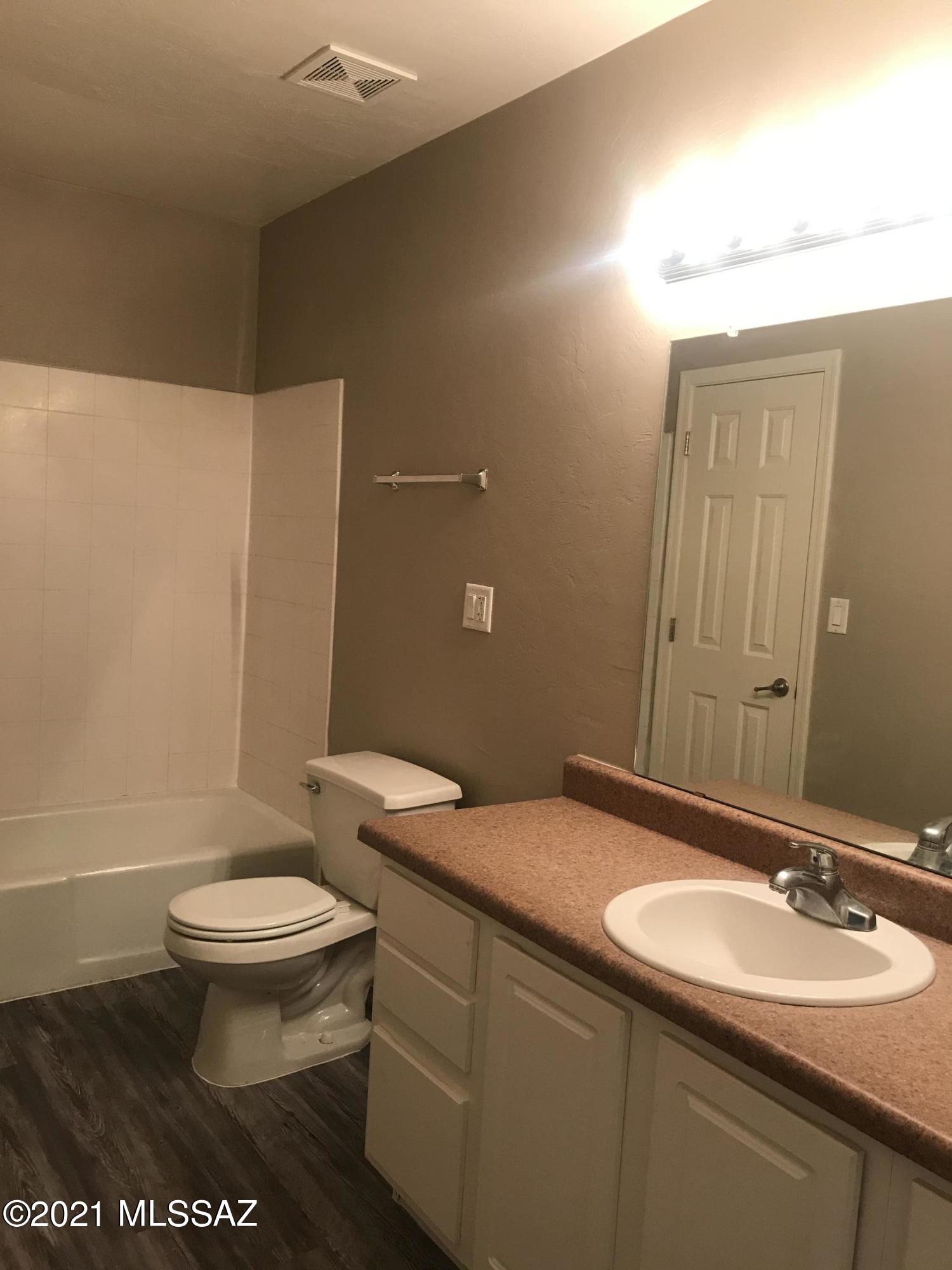 Villa Venice Condos - Residential
