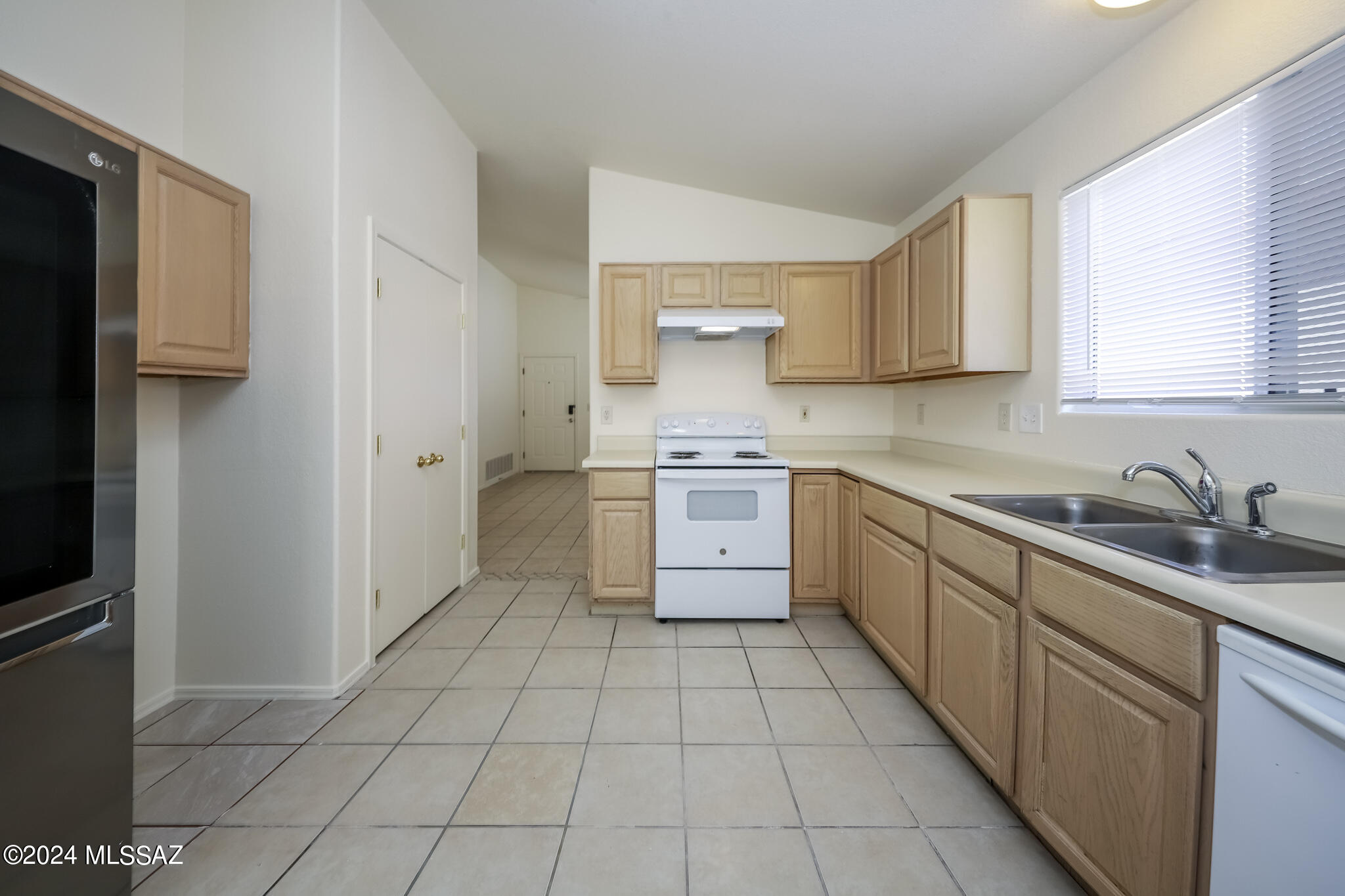 Elliott Homes At Rita Ranch (1-521) - Residential Lease