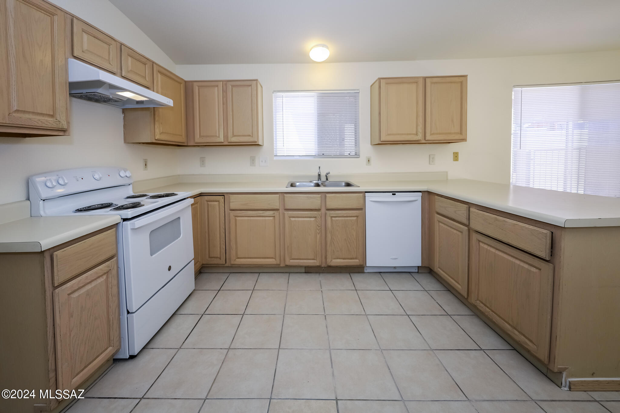 Elliott Homes At Rita Ranch (1-521) - Residential Lease
