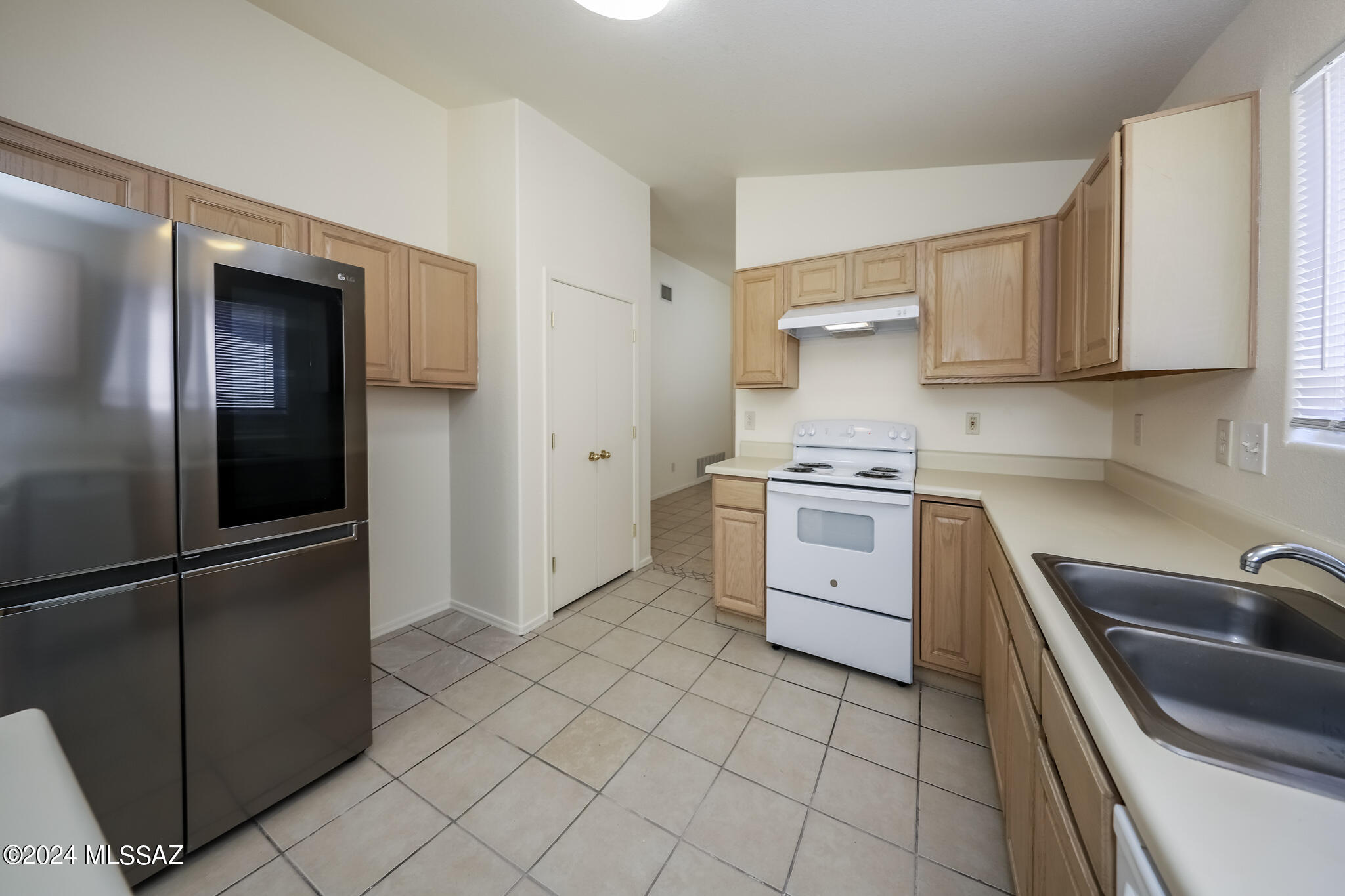 Elliott Homes At Rita Ranch (1-521) - Residential Lease