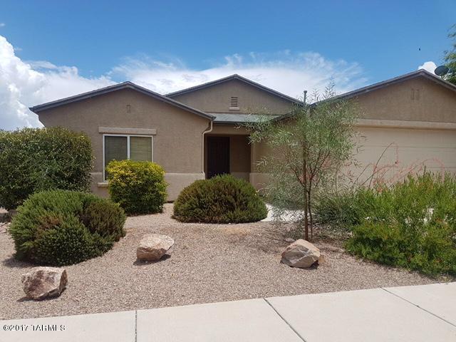 Extremely well maintained home with 3-4 bedrooms, huge great room and eat in kitchen. Large corner lot in this friendly neighborhood close to parks and jogging paths. Even your dog has his/her private house and backyard with this property. Absolutely move in ready, all appliances included as well as newer washer and dryer.
Quick access to I-10, bus lines, shopping etc. This is it -you don't have to look any further!