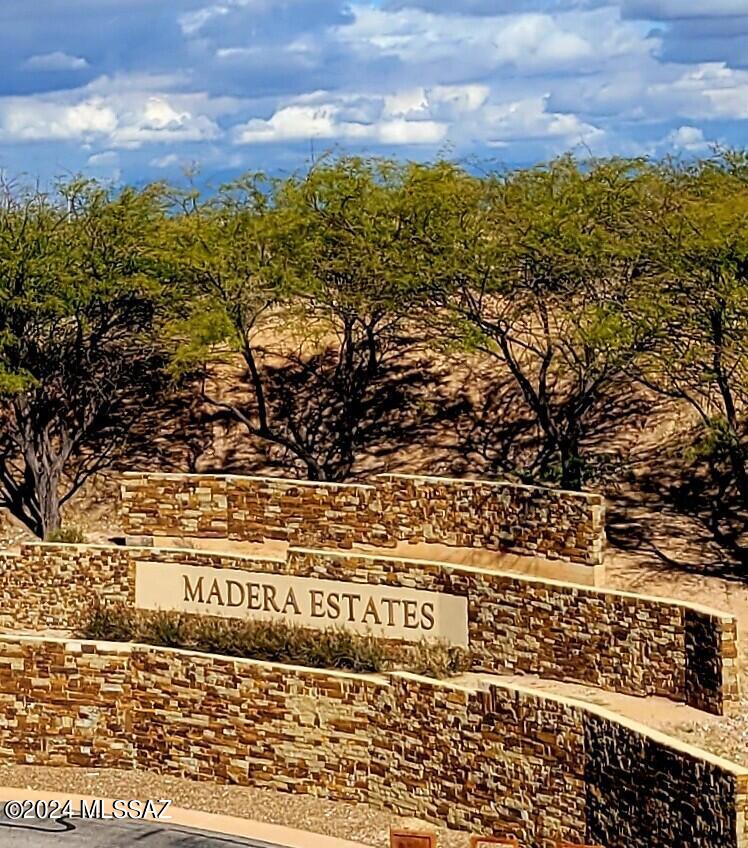 CUSTOM LOT OPPORTUNITY!  HILLSIDE Lot with south view to Santa Rita Mountains.  Enjoy Sunrise & Sunset as well as panoramic views from this Custom Homesite.  *  Buyer to build in accordance with Madera Highlands HOA, CCRs, and Design Guidelines.  Request Public Report; HOA Docs are available.