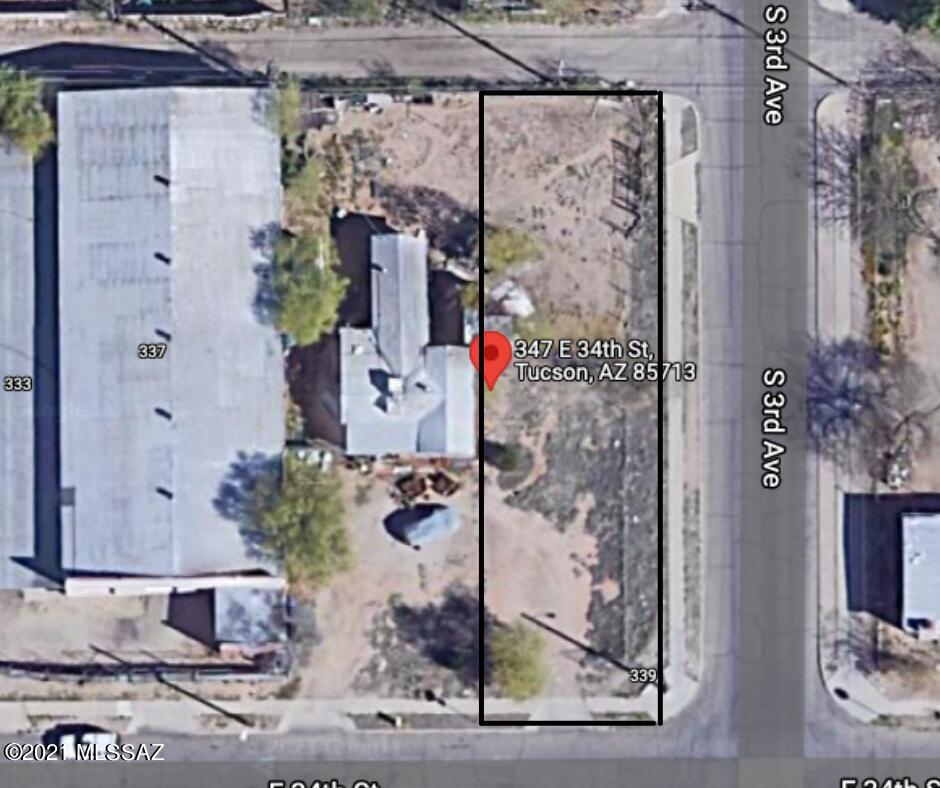 Great opportunity to own this sizable piece of land for residential purposes! This great parcel has an excellent location with magnificent potential to build. Walking distance to many restaurants, close to markets & shopping centers, and within a 10 min. drive to Downtown! This fantastic corner lot is the blank canvas you were looking for, it has a side car entry & alley access. Let your creativity flow & build your dream home! Call for more information.