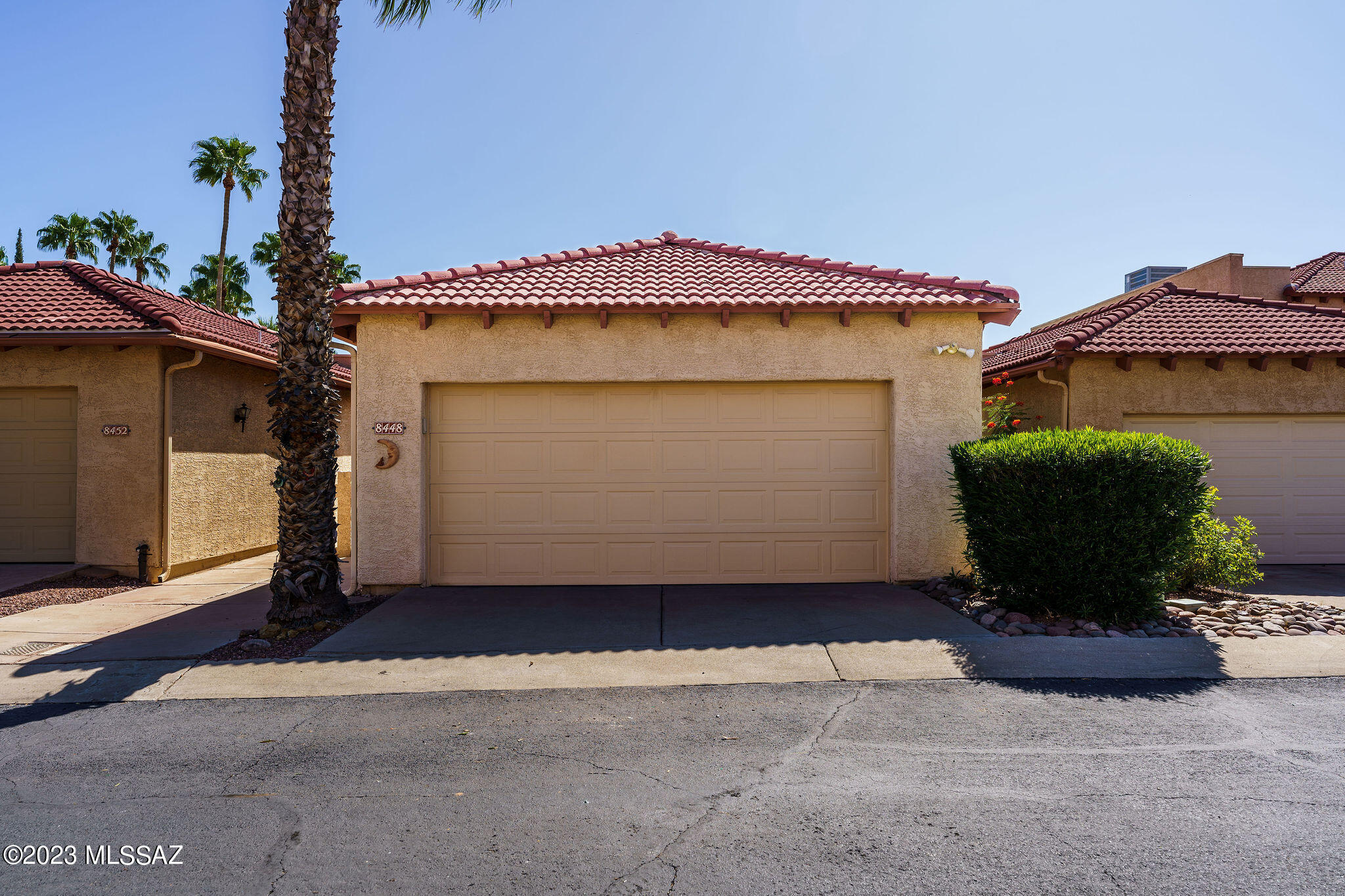 Range Price 279,000-289,000. This spacious single story townhome is located in the desirable Belle Vista Townhome community.  The kitchen is open to a great room with granite countertops, undermount sink, spray faucet, cooktop, stainless steel appliances that include:  a built in oven, microwave, dishwasher and a side by side refrigerator with a water/ice dispenser and a pantry. 
The great room has ceramic tile, a ceiling fan and a sliding glass door to the patio. Enjoy the covered patio and the extended brick paver patio. 2 Car garage with extra storage. Extra features include: Gutters, security screen doors, and large bedrooms. The tennis courts, pool and spa are conveniently located within walking distance of the home.