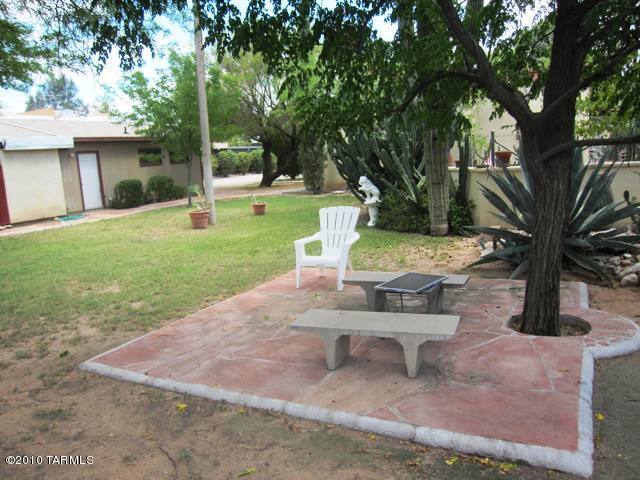 In the HEART of TUCSON! Bright and open 3 bedroom, 2 bath. Enjoy the beautifully landscaped shared court yard, along with two private bricked in patios off the unit. OVERSIZED two car garage, AC and lots of storage. Close to everything! Rental has private washer & dryer storage unit. Water & Trash included! Call office for more details and to view!

**Public records show property was built in 1985. Owner's parents purchased units in 1977 and believe units were built in the 60s.**