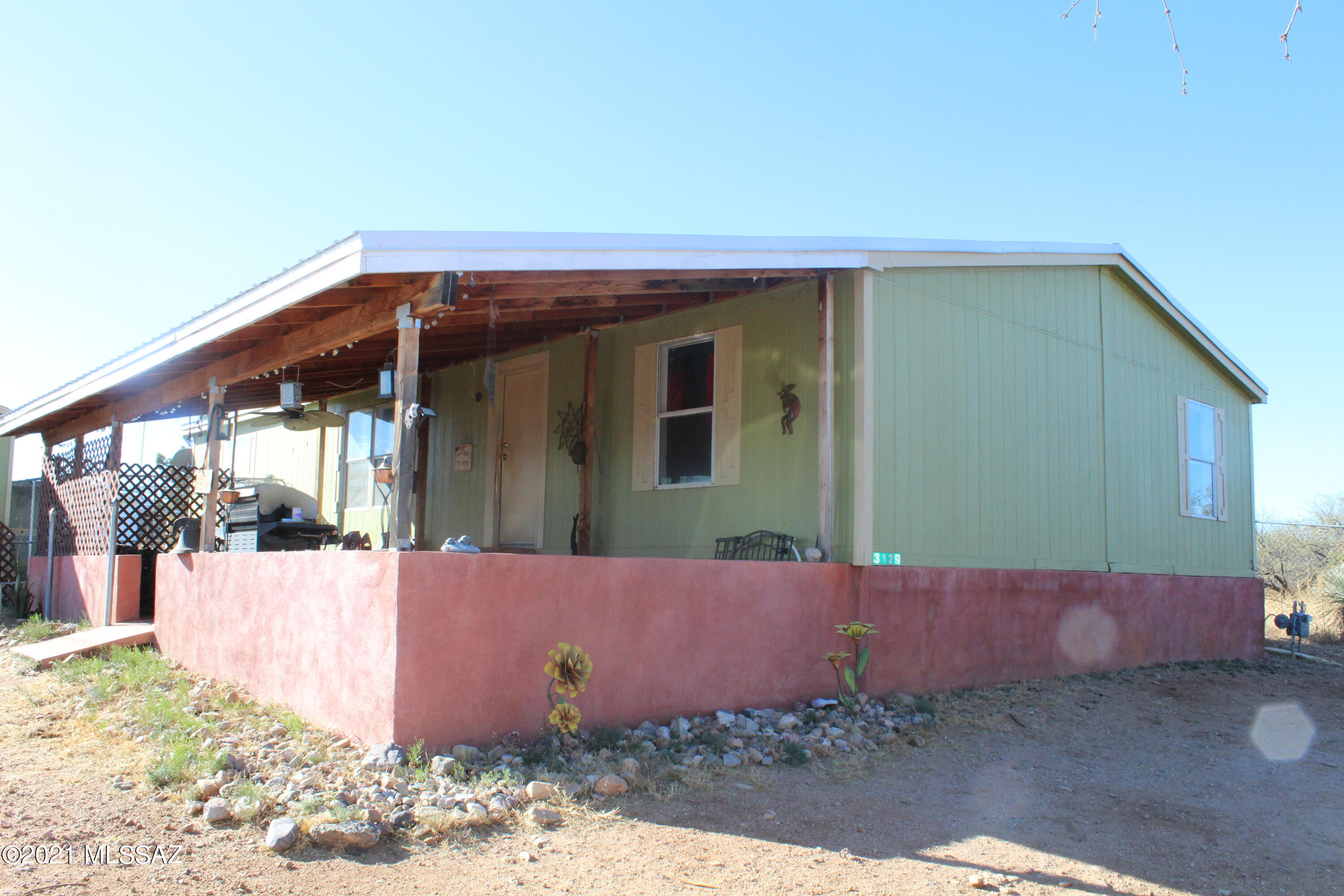 Cozy rural living! 3 bedrooms, 2 bath manufactured home with fully fenced lot and dog run. This home comes with a metal roof and a new HVAC system installed in 2021. Home waiting for you to come make the finishing touches.
