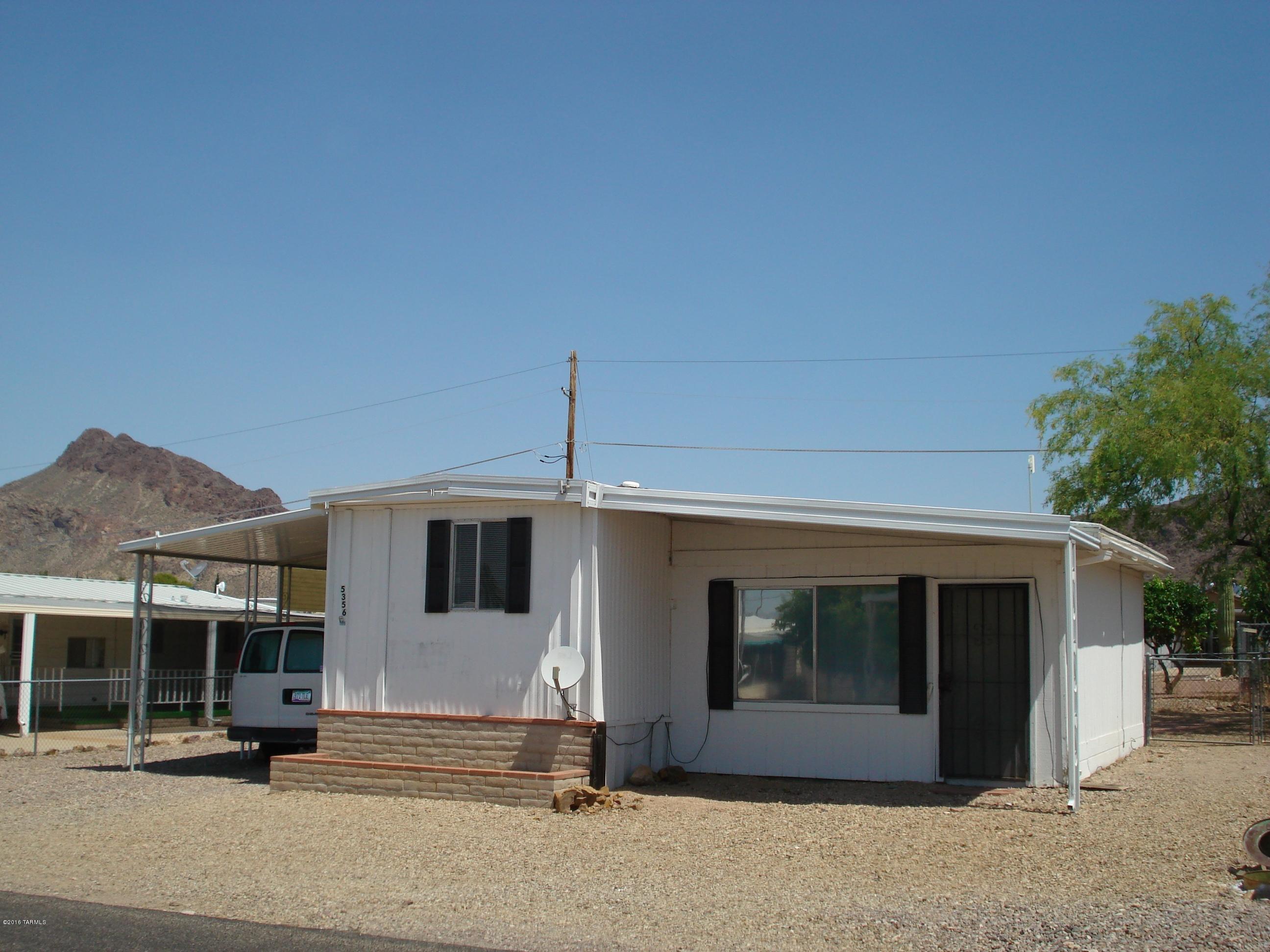 TUCSON ESTATES ''ADULT COMMUNITY''. 12 x 60 mobile + 300sq. ft. additional living space. Covered patio with mountain views.  A Lot for a Little.  Come take a look!!
Tucson Estates in a 55+ Community, $121 association fee includes: Community center, free golf, tennis, shuffleboard, 3 pools, spa, exercise room,...and lots more.  You own the land! AZ retirement at it's BEST.  15 minutes to downtown Tucson.