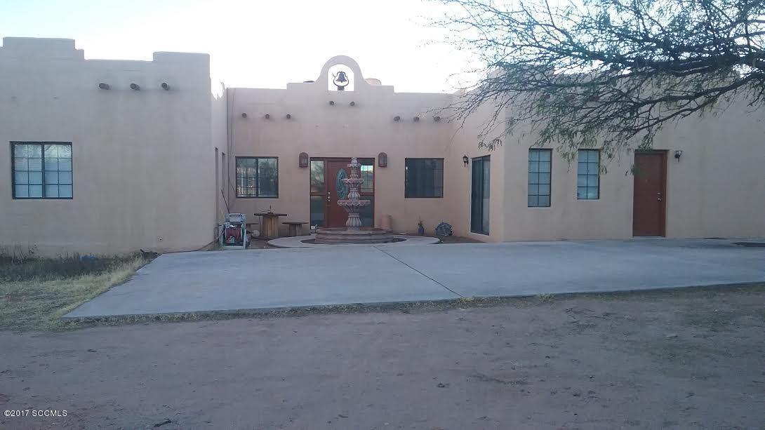 Santa Fe Style home easy to show