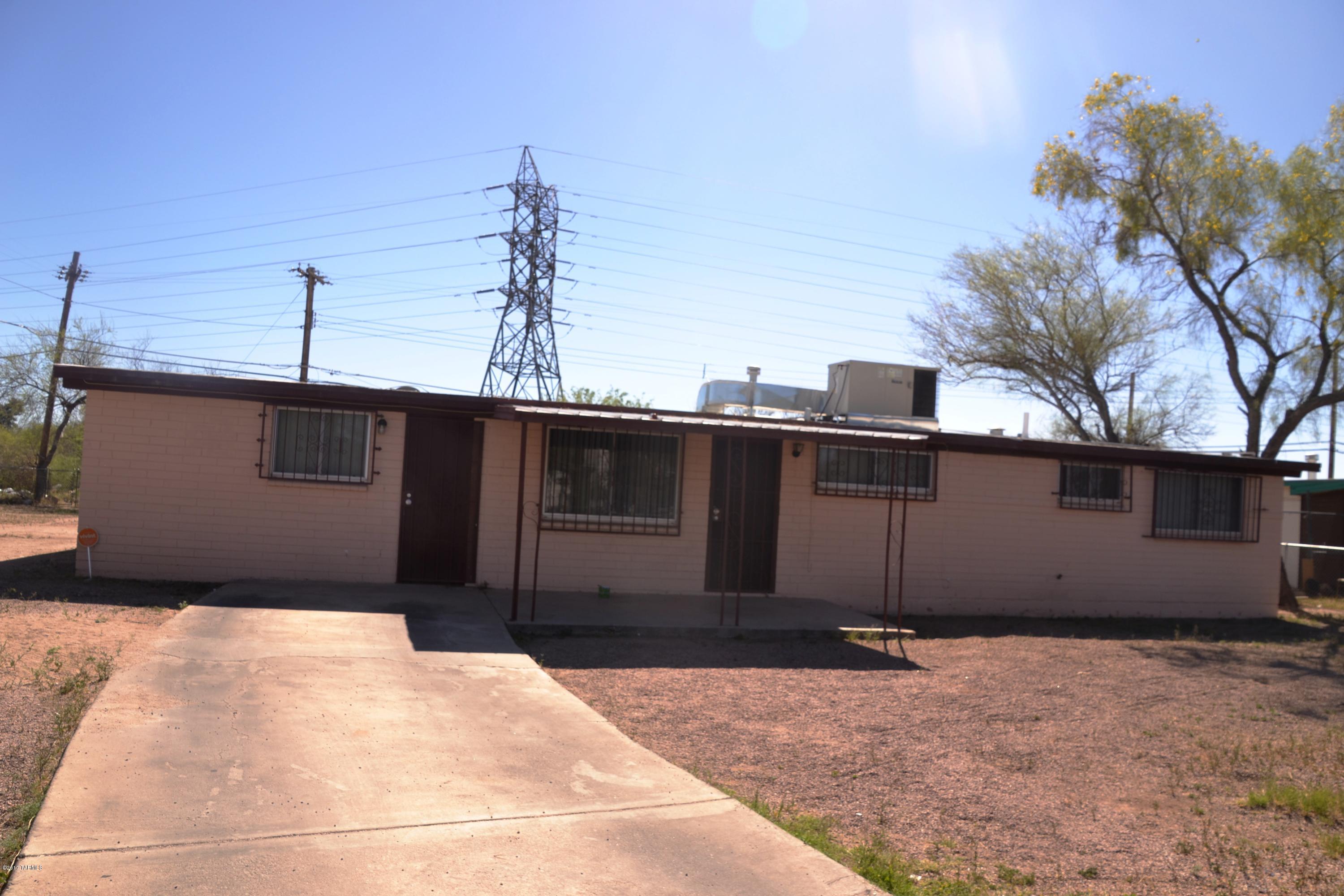 Nice 4 bedroom 3 bath home. Clean and well maintained. Spacious floor plan. Newer kitchen cabinets and Gas Stove! Tile in all the right places. Huge backyard with covered patio. Close to I-19 and shopping centers. Take a look.