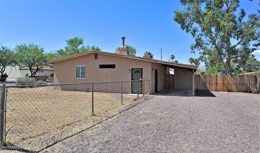 Model perfect for your first-time home buyer, or a great investment property. This 3 bedroom, 1 bath home has it all! Freshly painted interior with brand new carpeting in the bedrooms, 18” tile throughout the main house, remodeled kitchen with newer cabinets and appliances. A beautiful contemporary rock fireplace and ceiling fans throughout! Updated bathroom with decorative tile work in the tub/shower, and a spacious laundry room. Enjoy your evenings under the patio as you overlook a huge backyard with 2 storage sheds. This spacious corner lot offers fenced front and back yard and plenty of space to park cars. Don’t miss this one!
