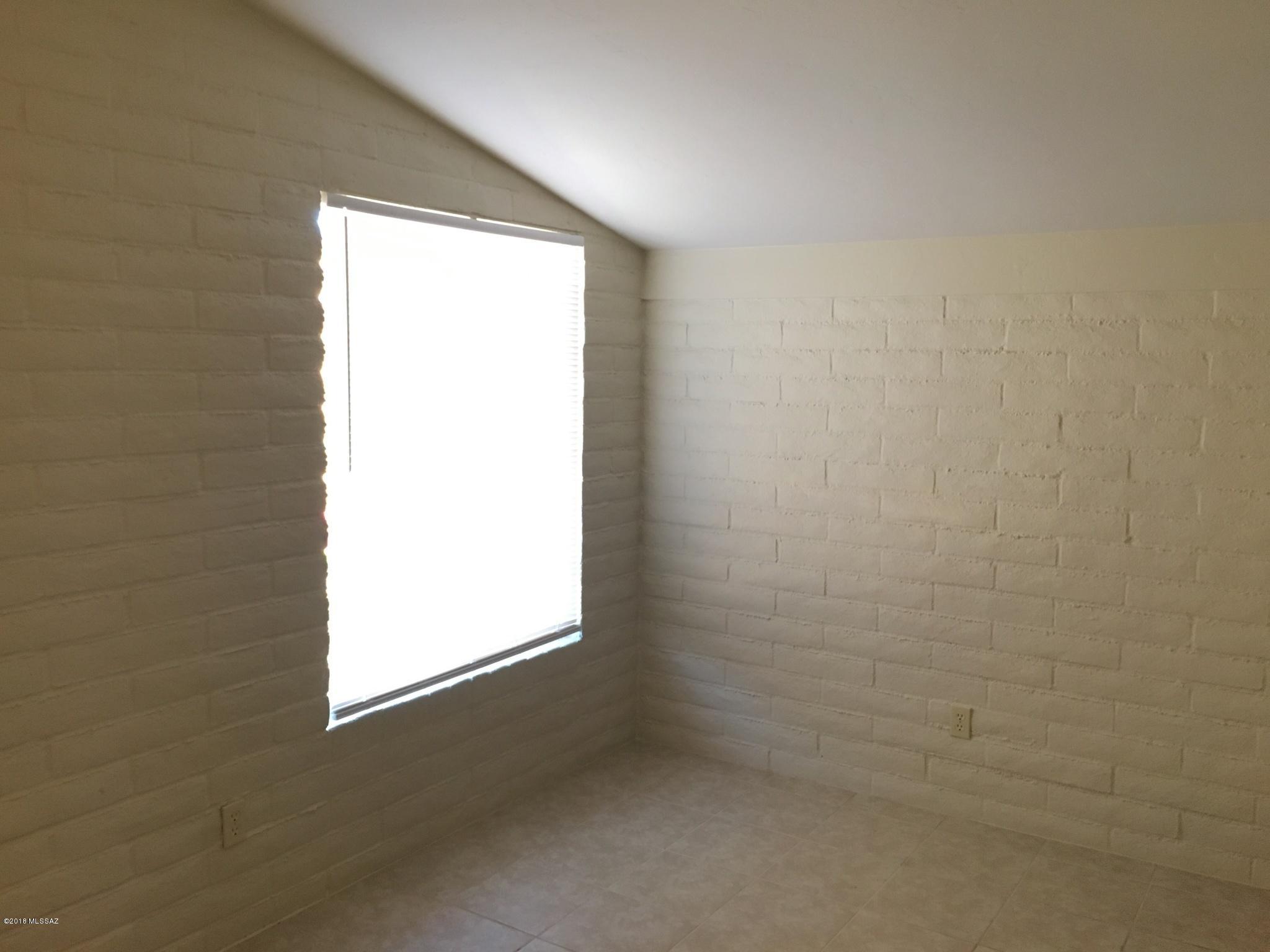 Vista Del Prado (1-274) - Residential Lease
