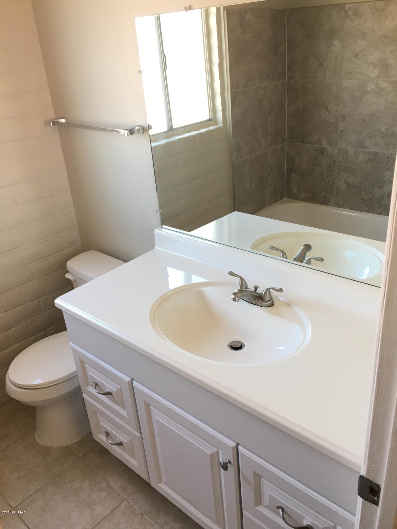 Vista Del Prado (1-274) - Residential Lease