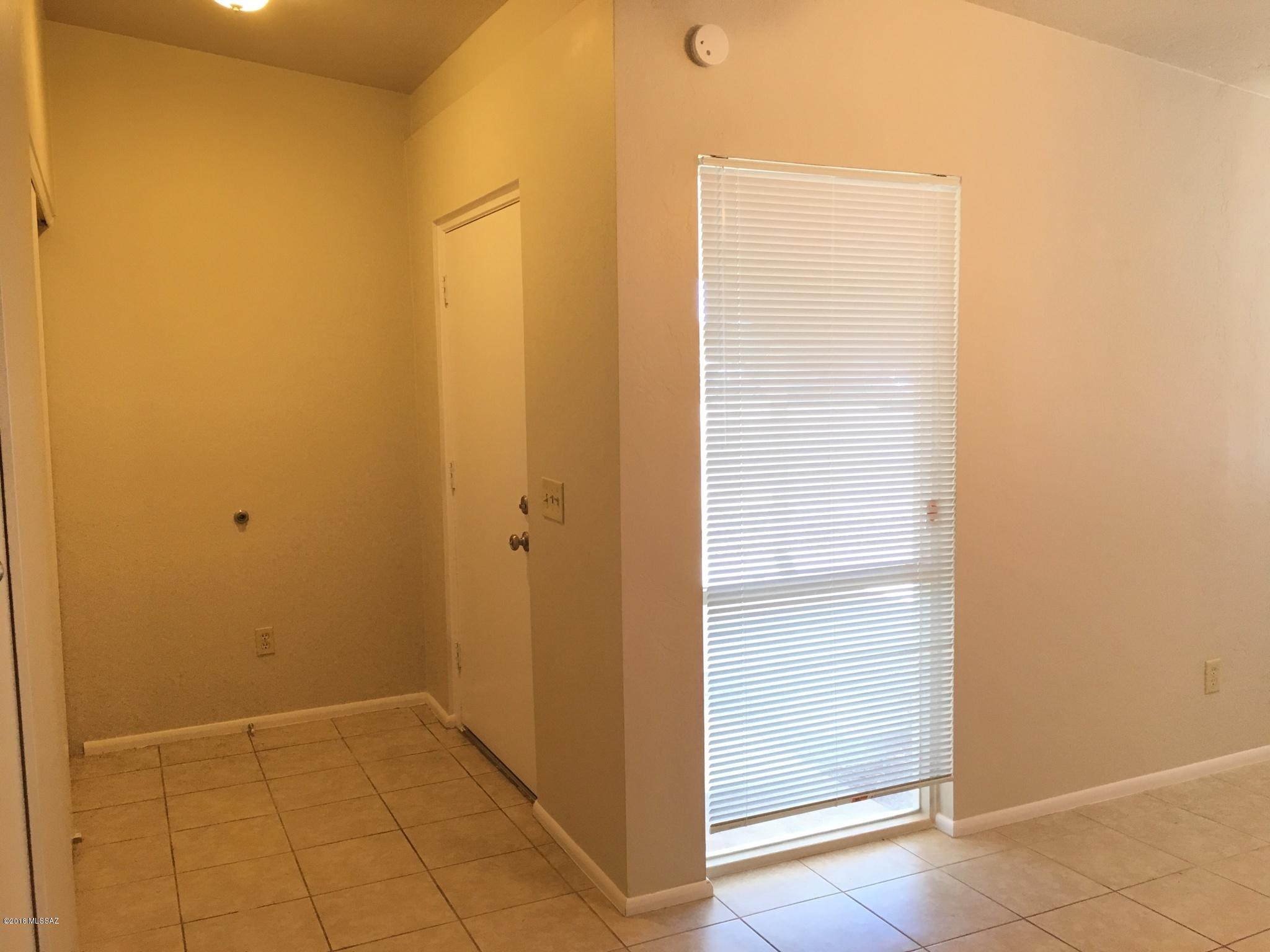 Vista Del Prado (1-274) - Residential Lease