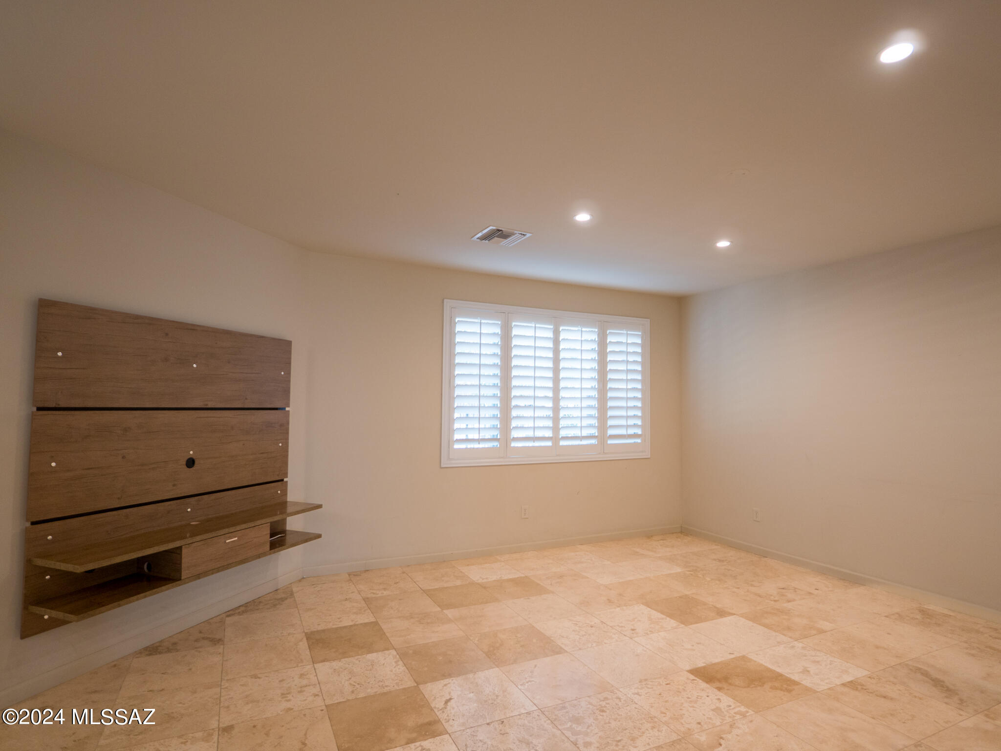River Walk (1-140) - Residential Lease