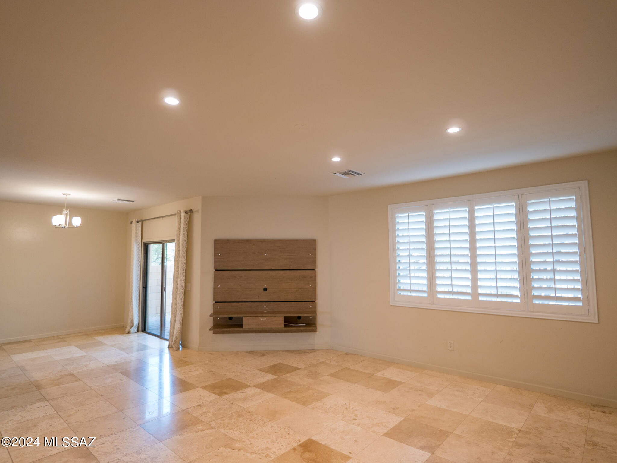 River Walk (1-140) - Residential Lease