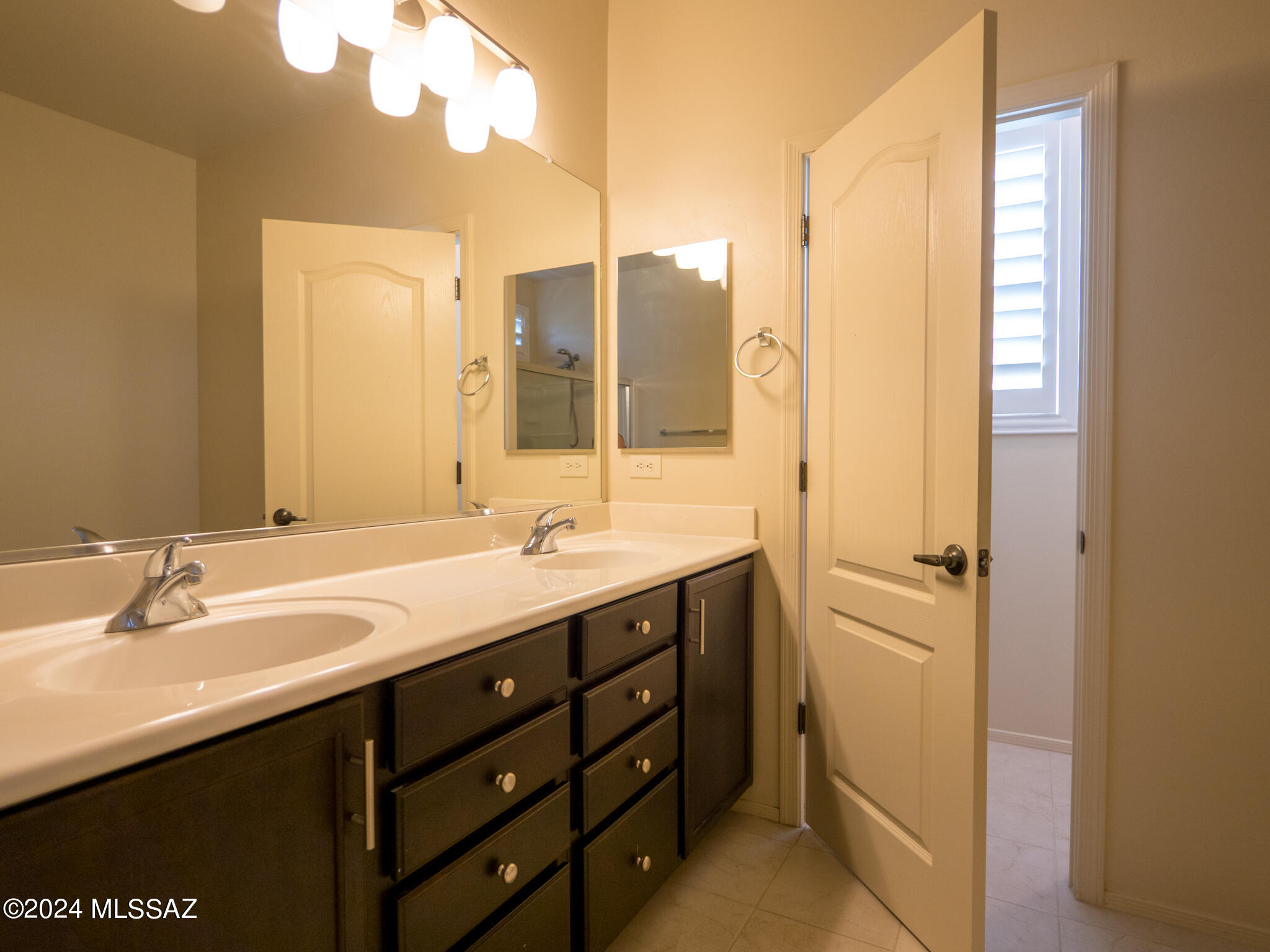 River Walk (1-140) - Residential Lease