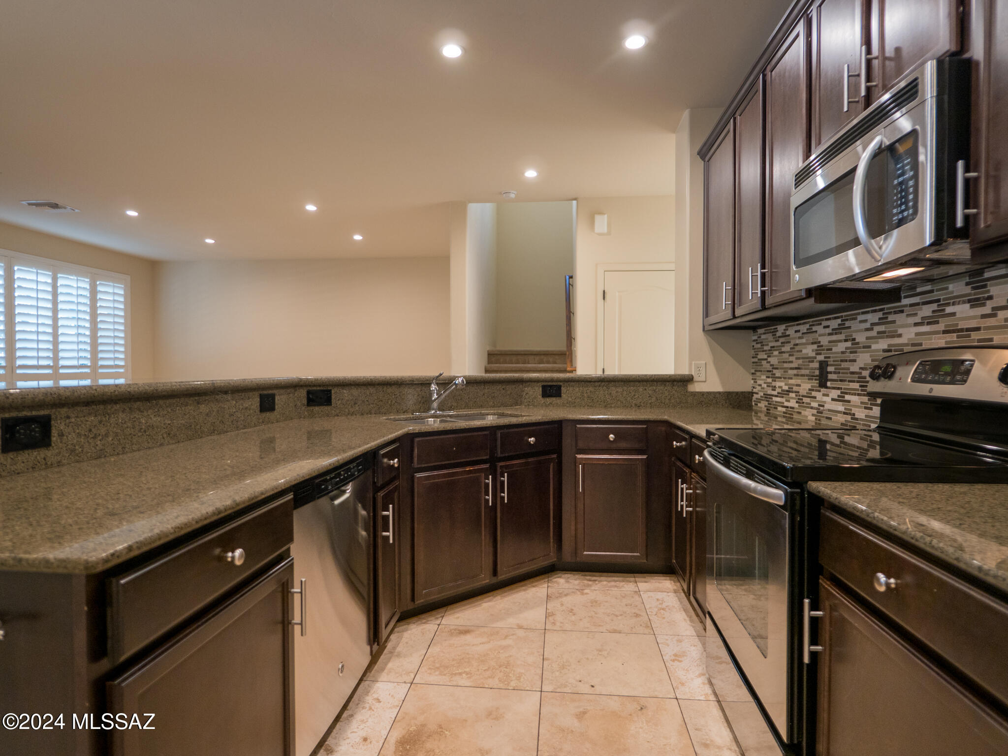 River Walk (1-140) - Residential Lease
