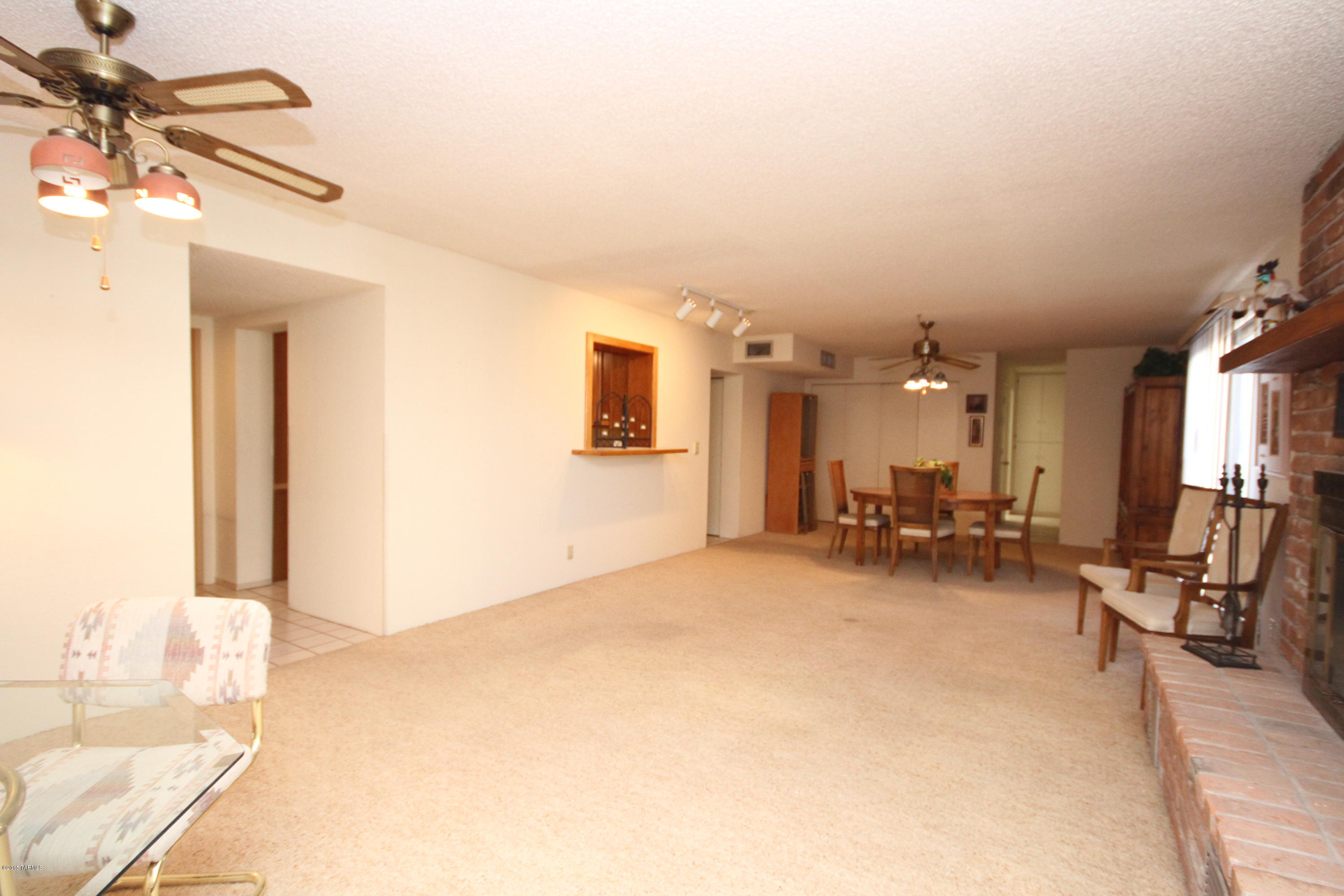 Country Club Manor - Residential