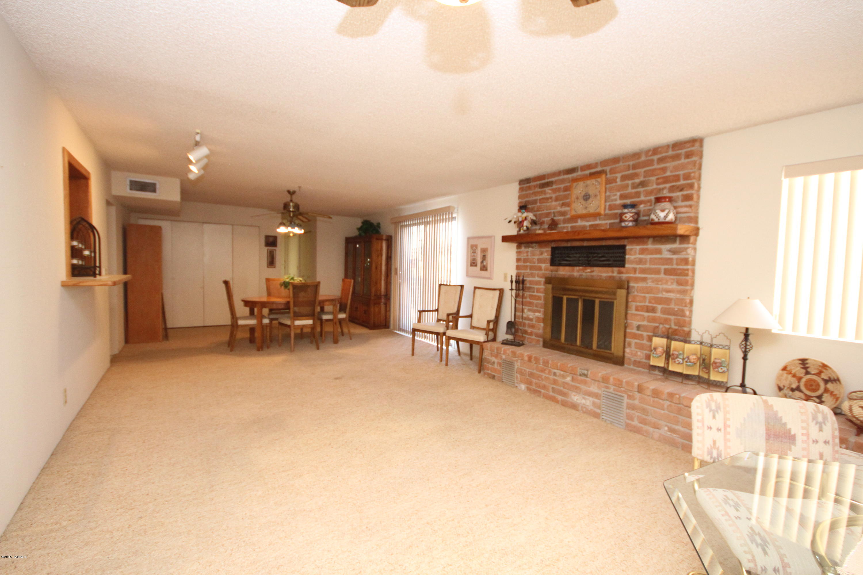 Country Club Manor - Residential