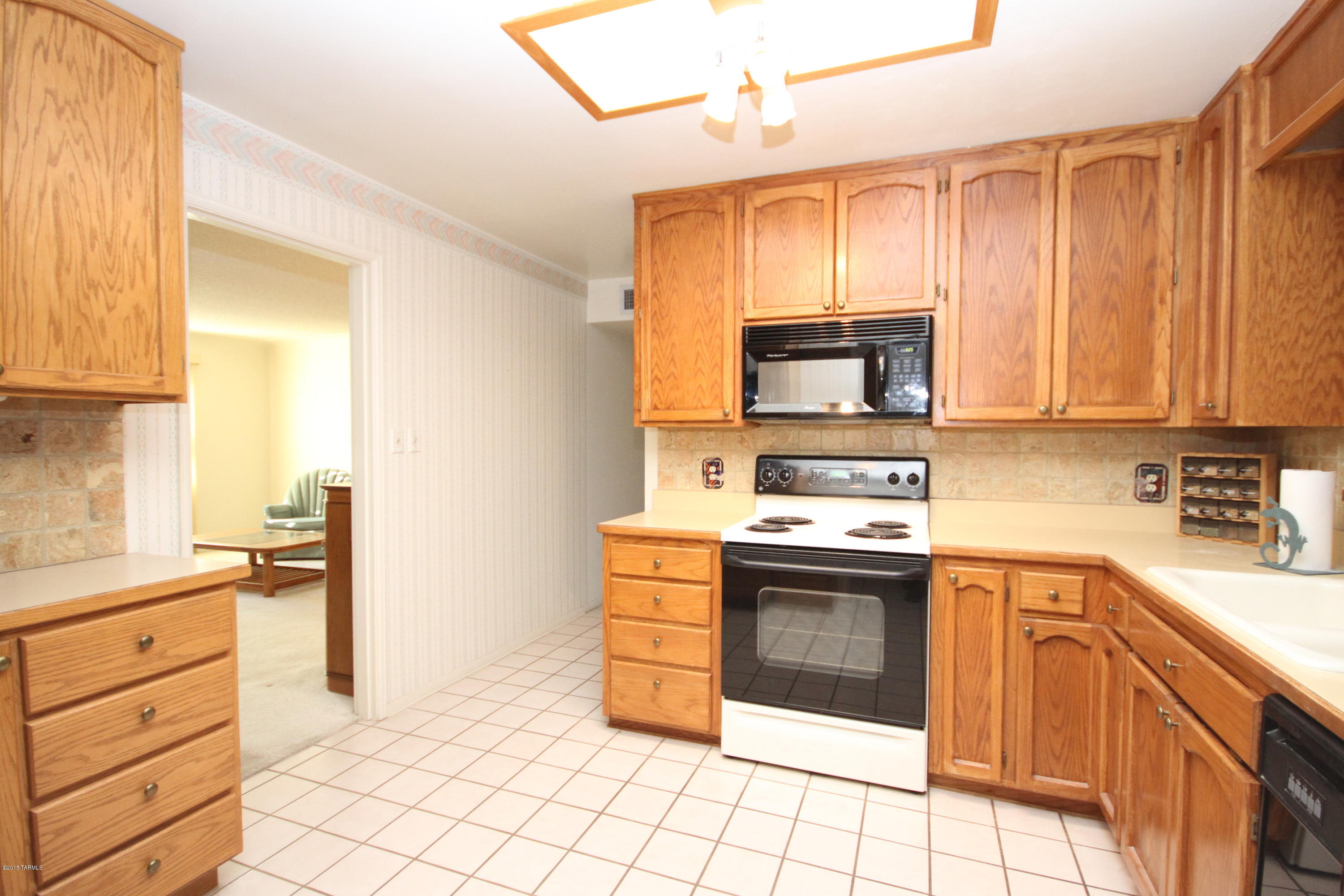 Country Club Manor - Residential