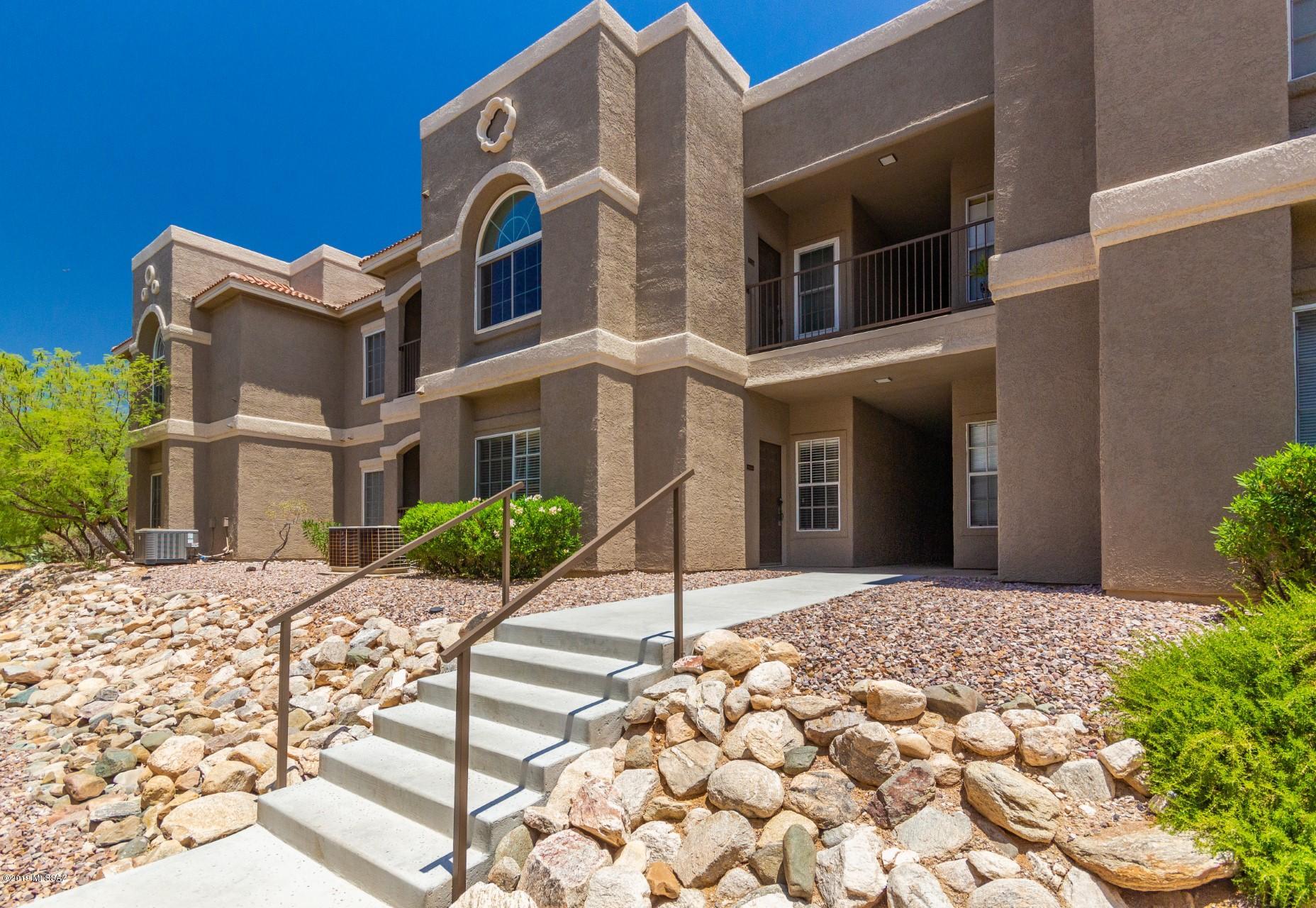 You'll love this stunning ground level condo in the prestigious resort style community of Boulders at La Reserve Condominiums nestled in the Santa Catalina Mountains. This luxurious Oro Valley condo features a open layout, 1 bedroom, 1 bathroom, stainless steel appliances, granite countertops, breakfast bar, washer/dryer in condo, spacious walk-in closet, roomy bathroom with garden tub, an abundance of natural light and soothing color tones and a convenient Northwest location near shops, restaurants, golfing and much more! The Boulder Canyon Condos HOA amenities include a heated pool & spa, clubhouse with business center, fully equipped fitness center & weight room, beautifully landscaped grounds with picnic areas and barbecues!