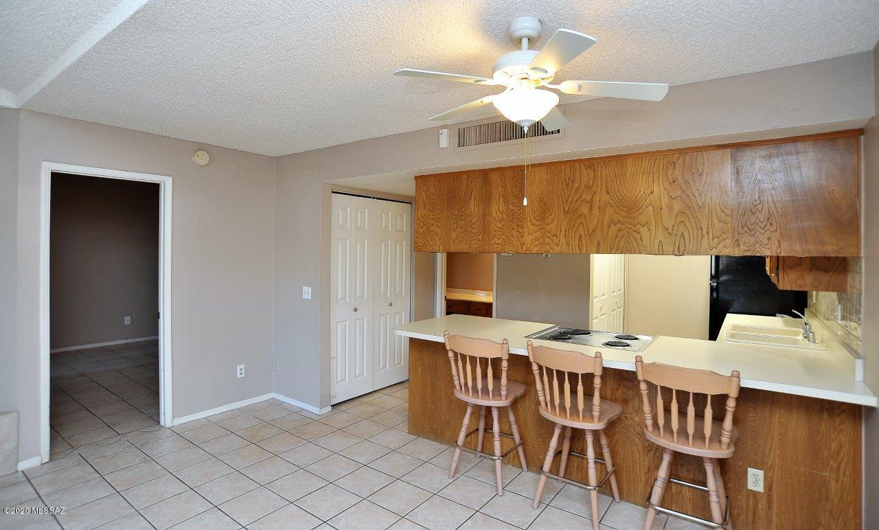 Twelve Hundred River Rd Condos - Residential