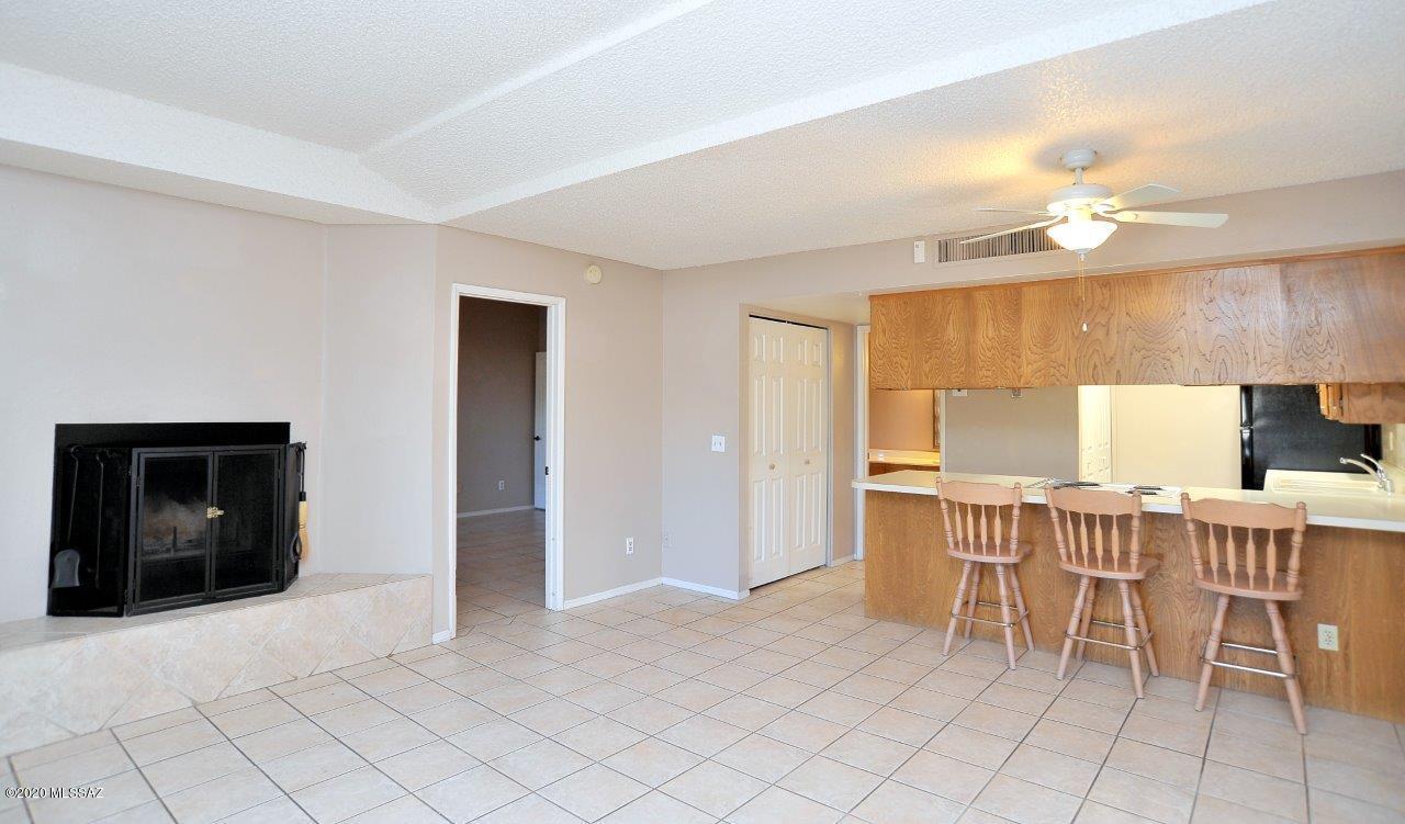 Twelve Hundred River Rd Condos - Residential
