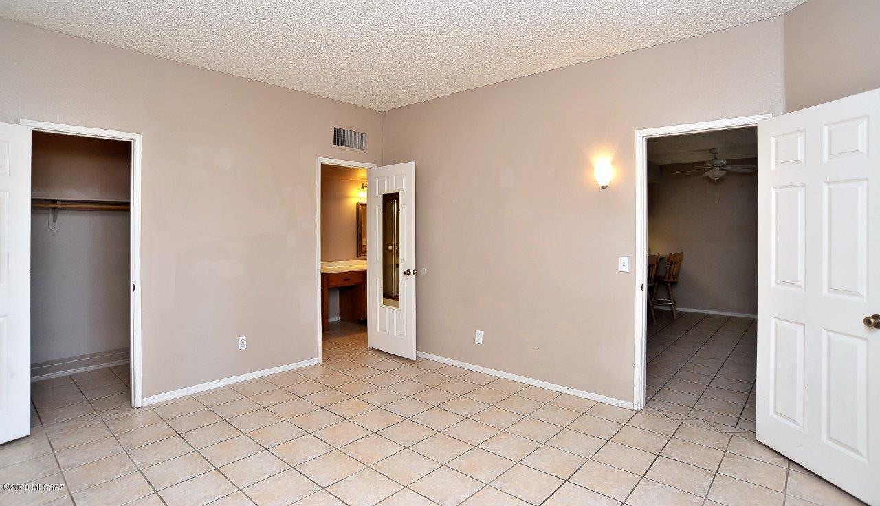 Twelve Hundred River Rd Condos - Residential