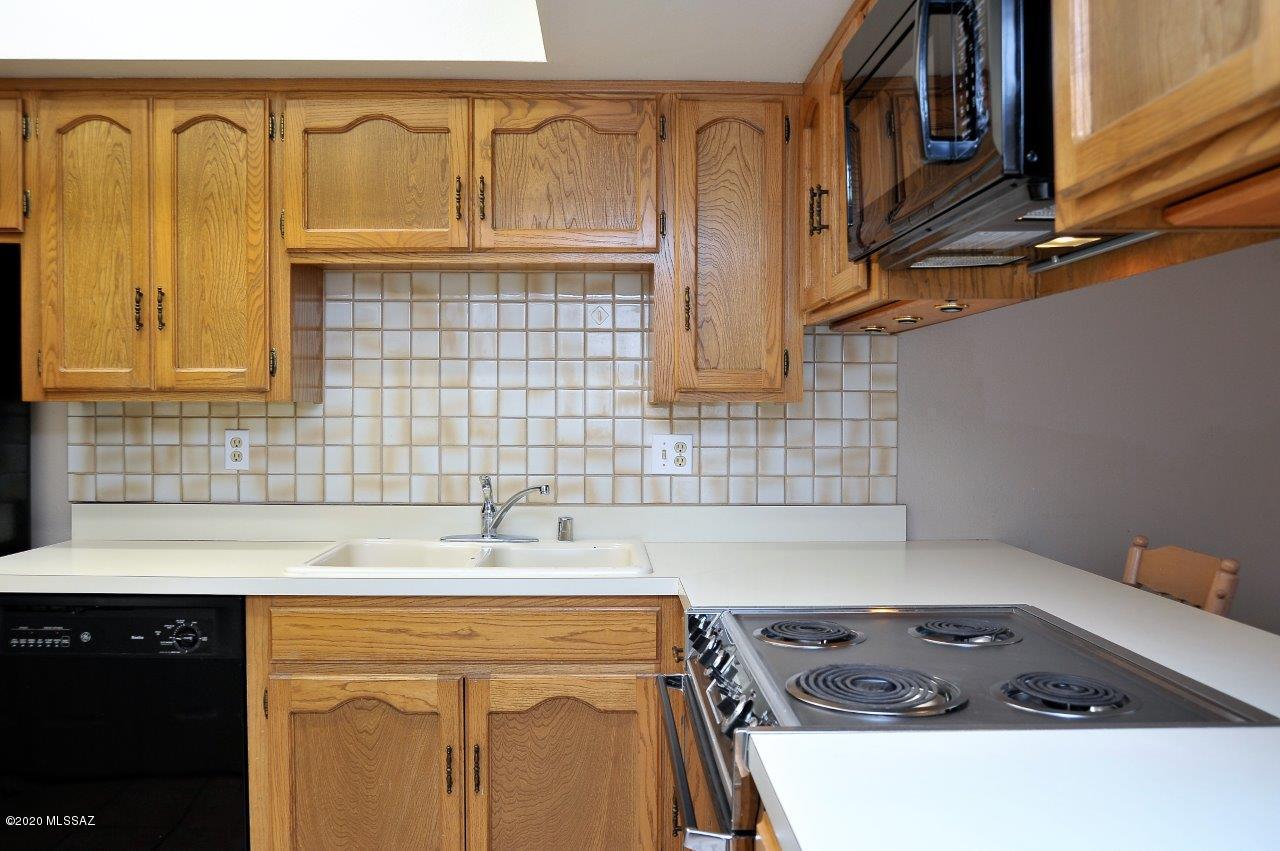 Twelve Hundred River Rd Condos - Residential