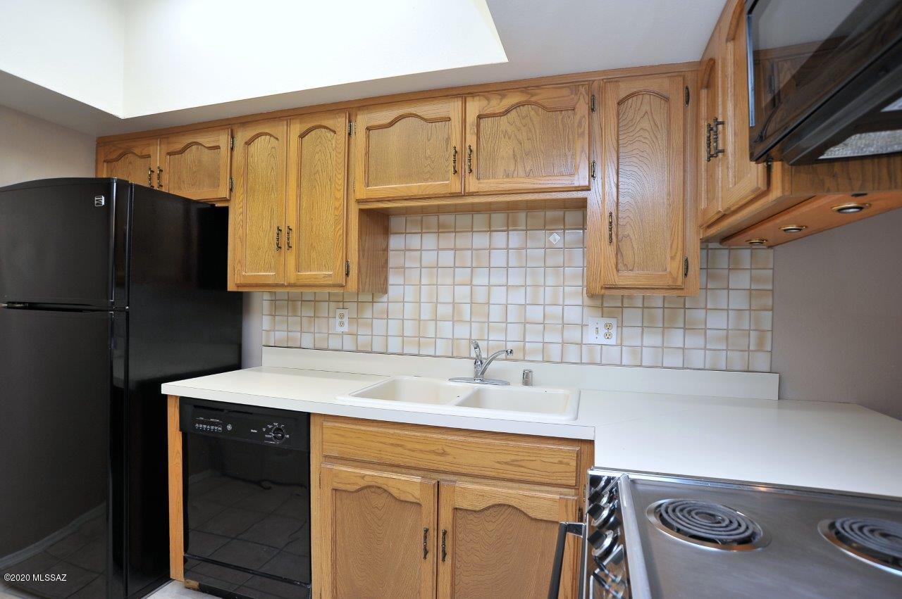 Twelve Hundred River Rd Condos - Residential