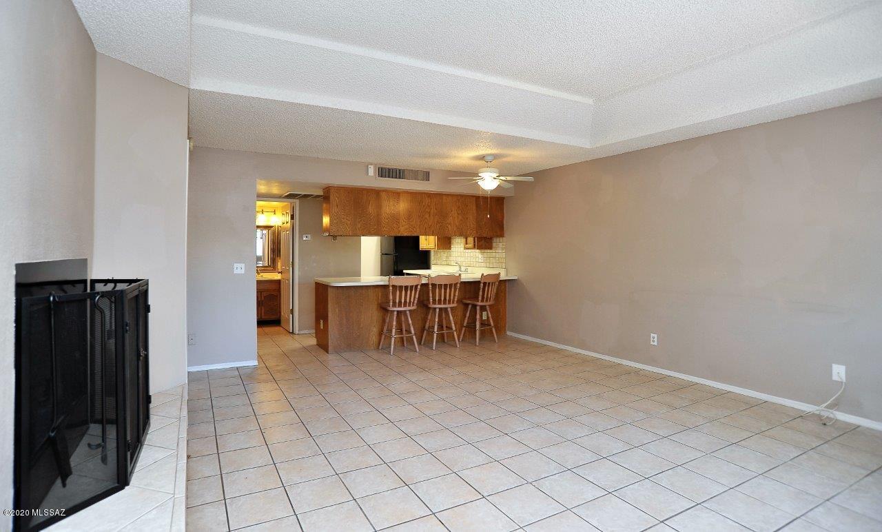 Twelve Hundred River Rd Condos - Residential